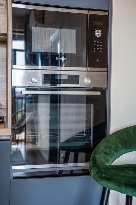 Getaway 2 Bedroom Dream Apartment - free parking