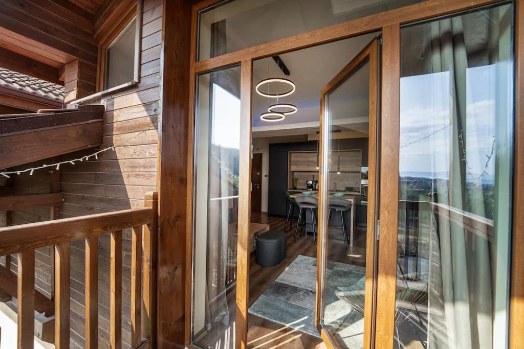 Getaway 2 Bedroom Dream Apartment - free parking