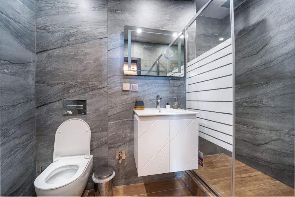 Getaway 2 Bedroom Dream Apartment - free parking