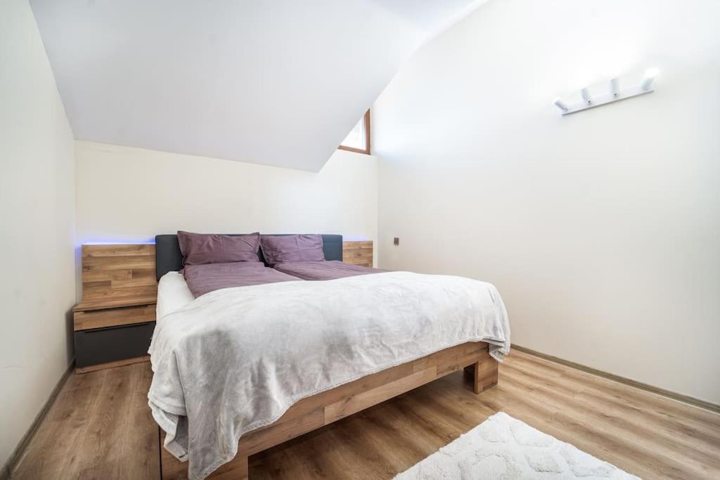 Getaway 2 Bedroom Dream Apartment - free parking