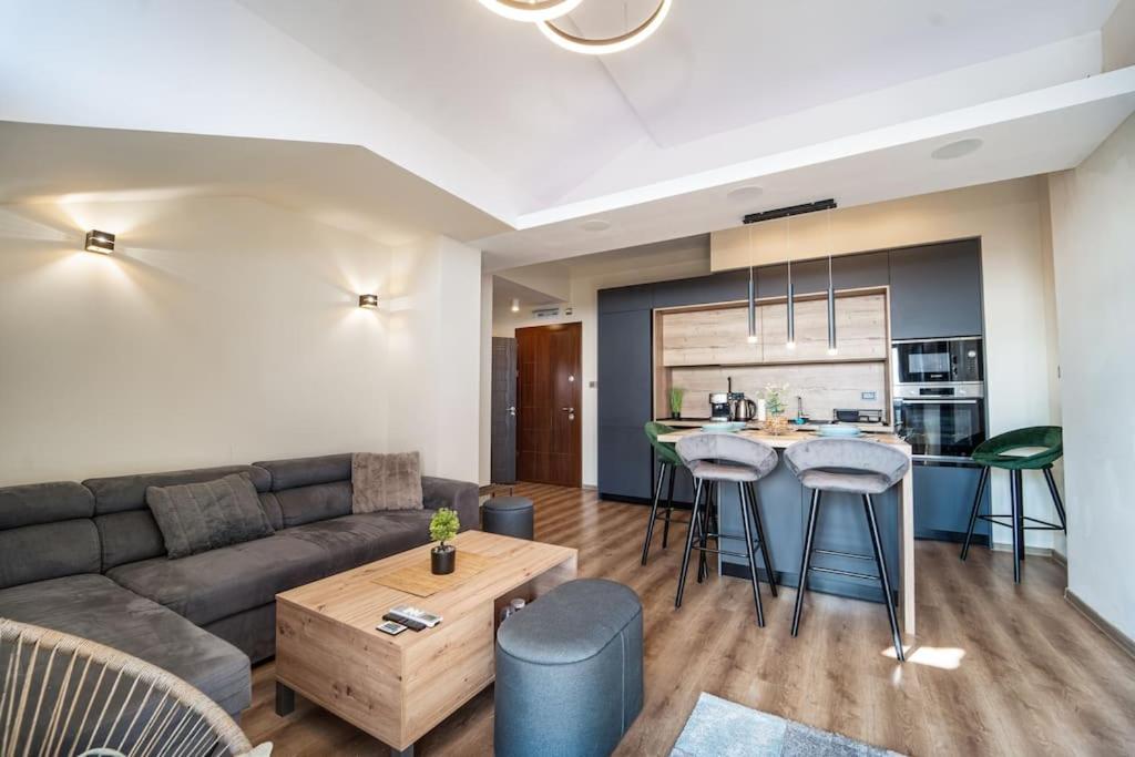 Getaway 2 Bedroom Dream Apartment - free parking