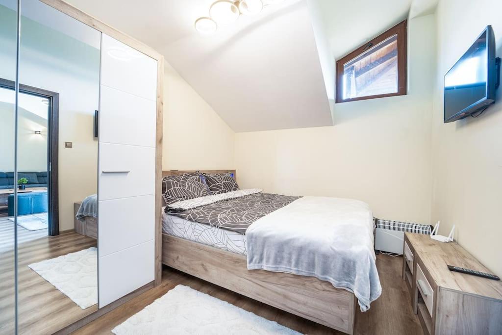 Getaway 2 Bedroom Dream Apartment - free parking