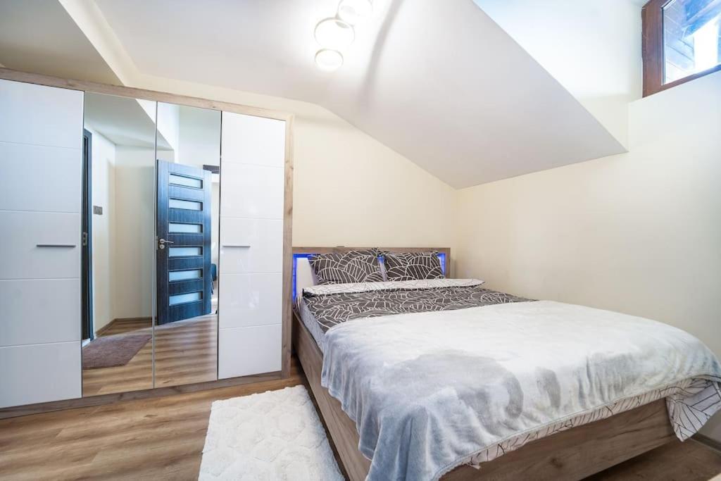 Getaway 2 Bedroom Dream Apartment - free parking