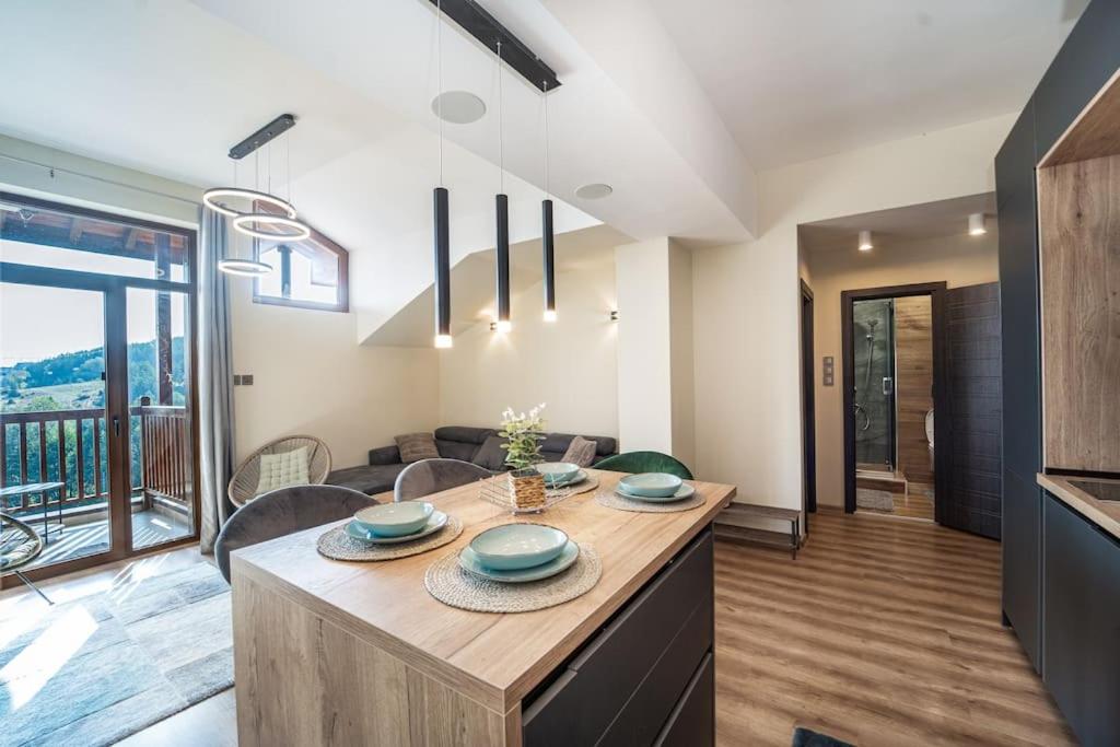 Getaway 2 Bedroom Dream Apartment - free parking