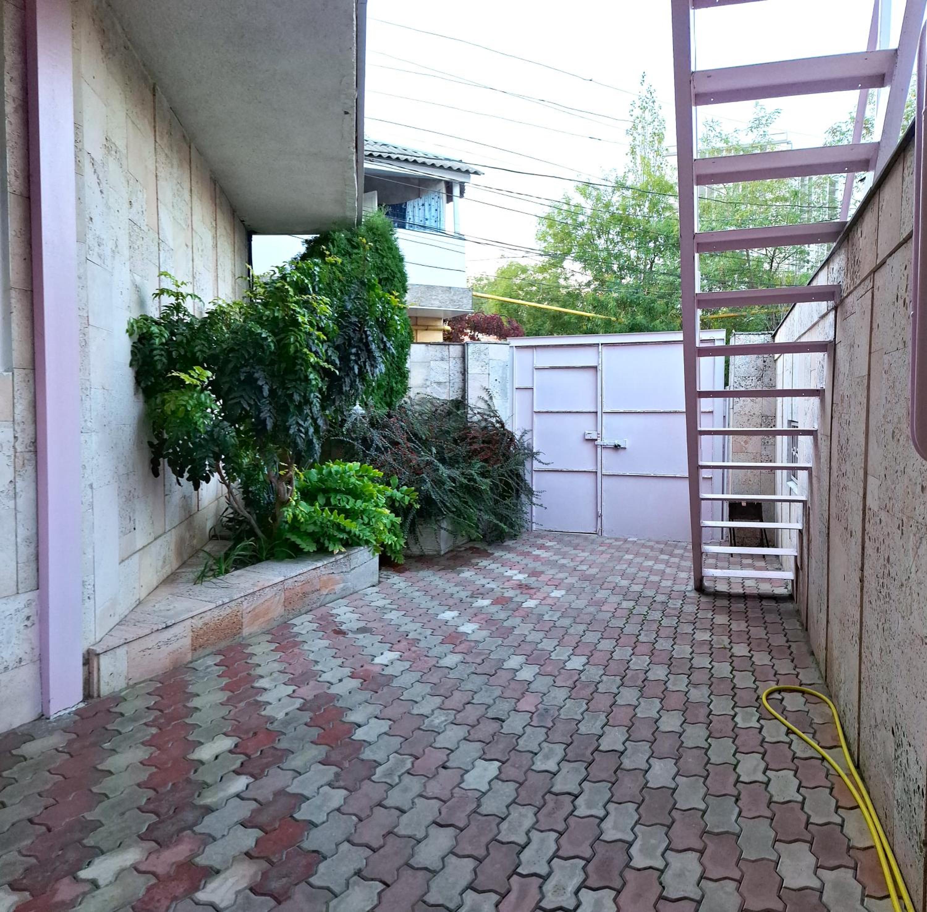 House on Yakornyy lane view 3