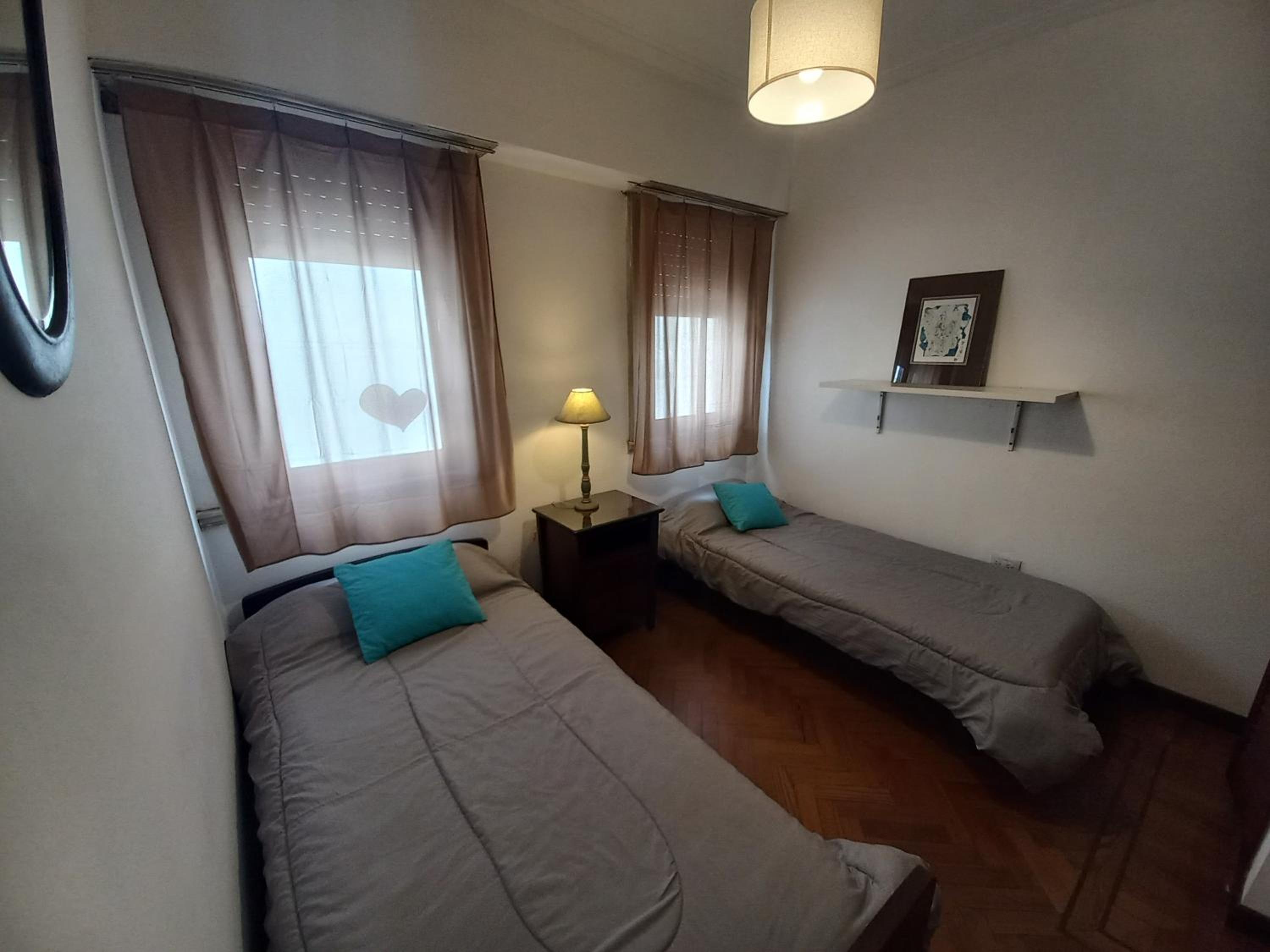 Casa amplia para 5 personas y cochera, a pasos del centro