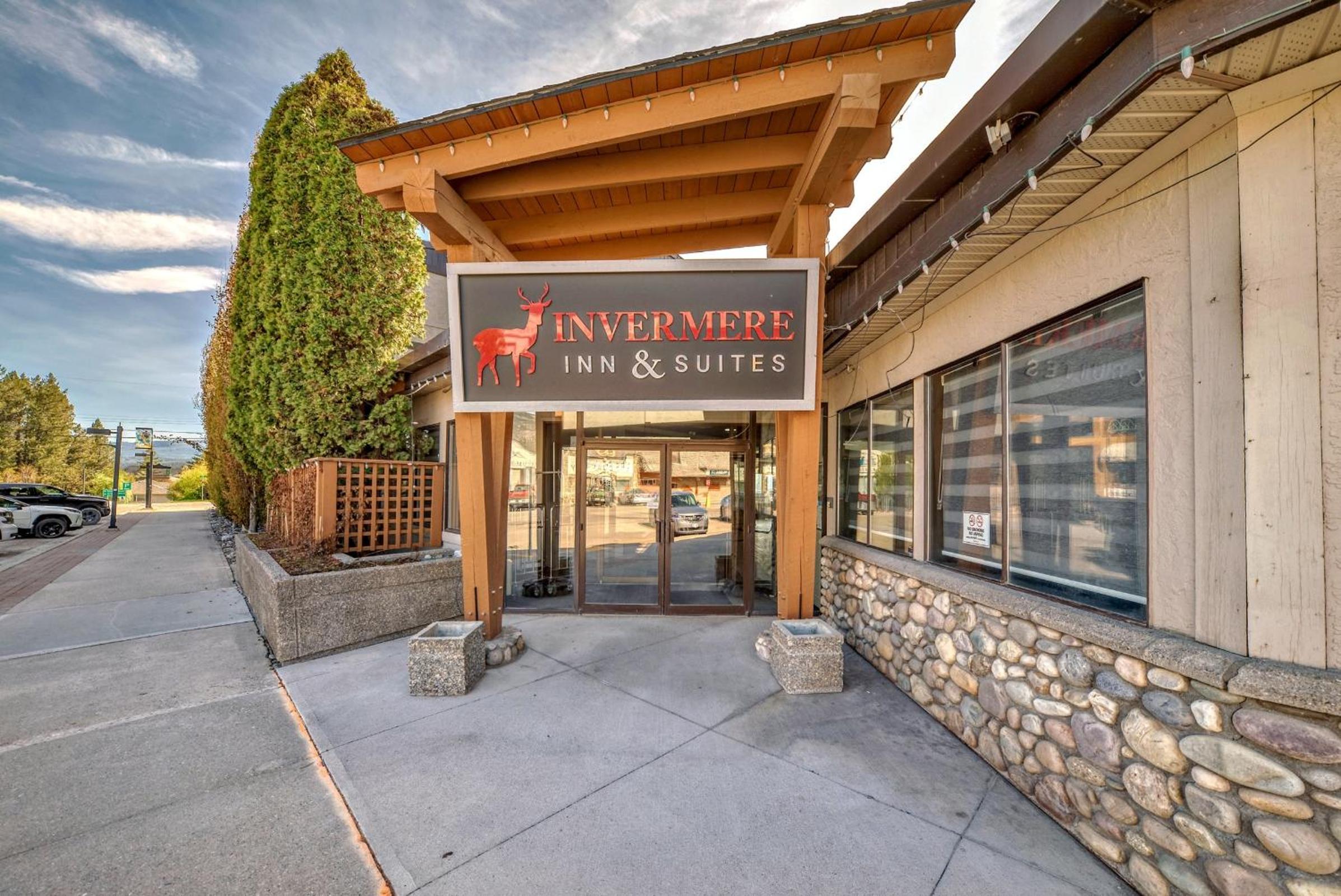 Hotel Invermere Inn & Suites - Image 1