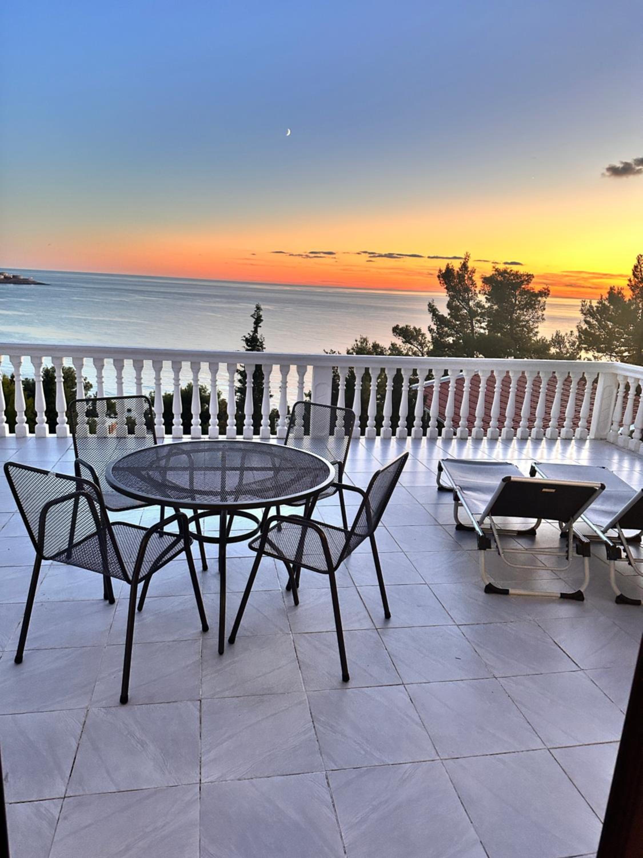 Villa Luna Blue view 4