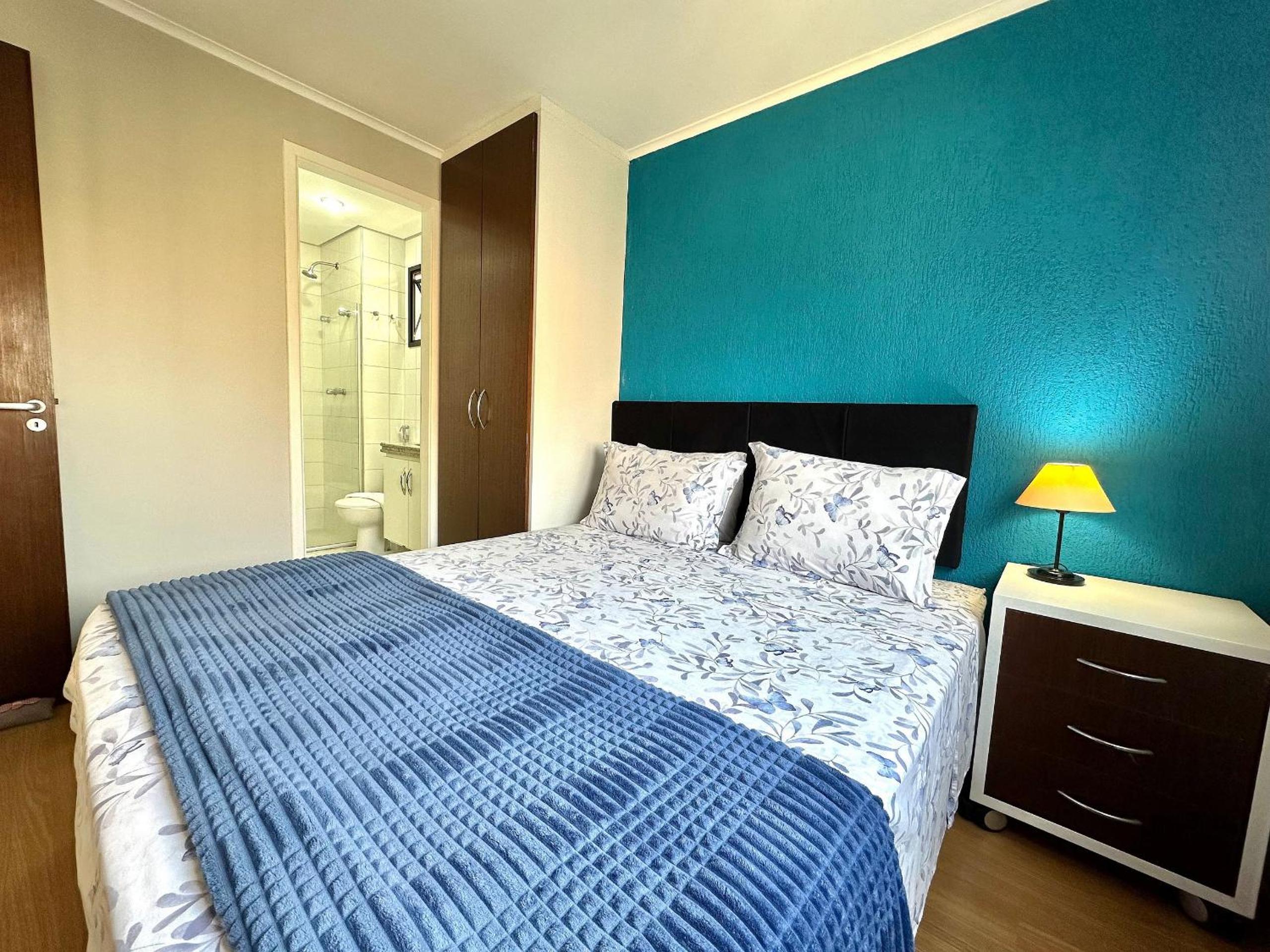 Flat Itaim Bibi reformado c ar condicionado UH2702
