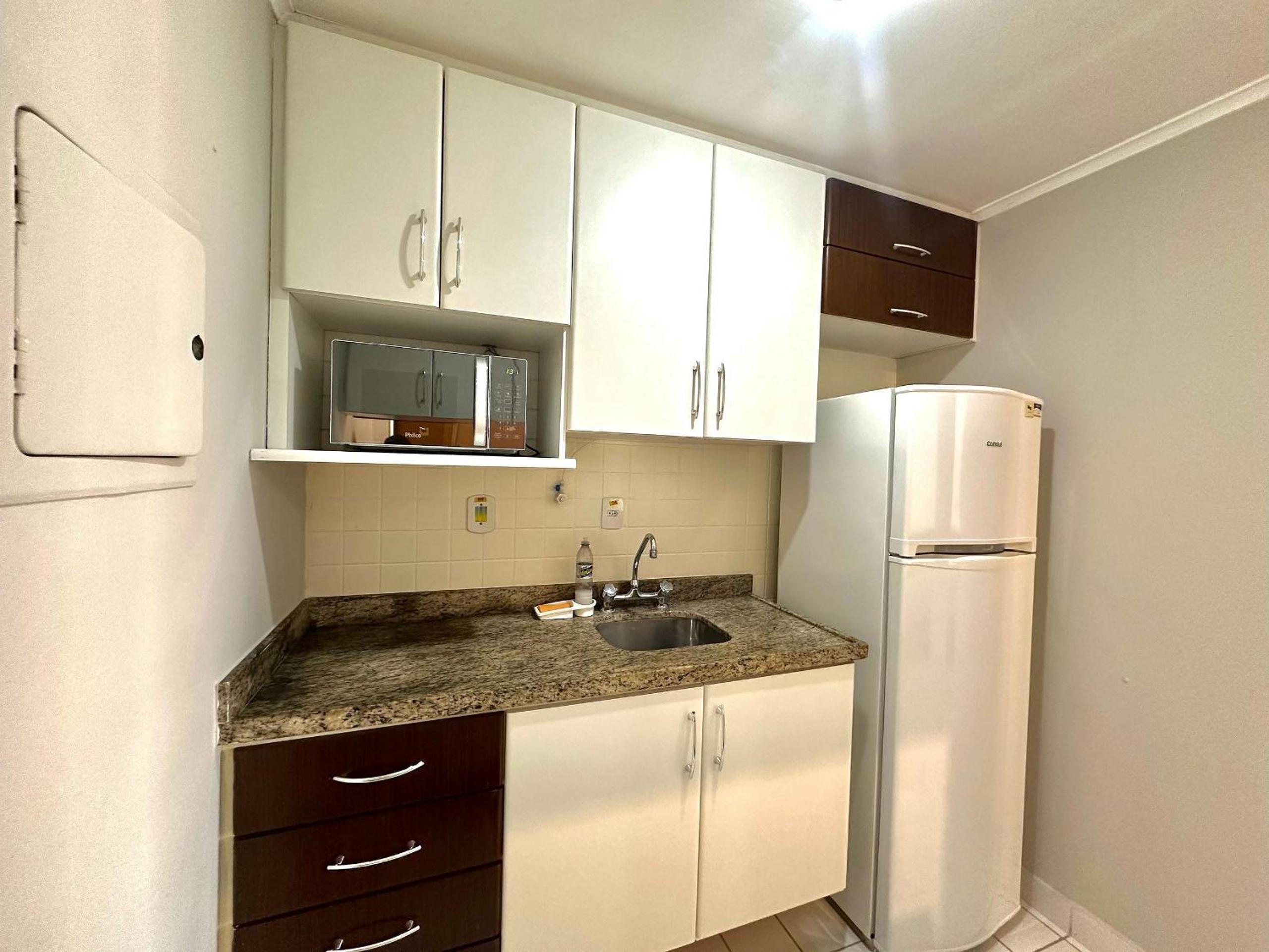Flat Itaim Bibi reformado c ar condicionado UH2702