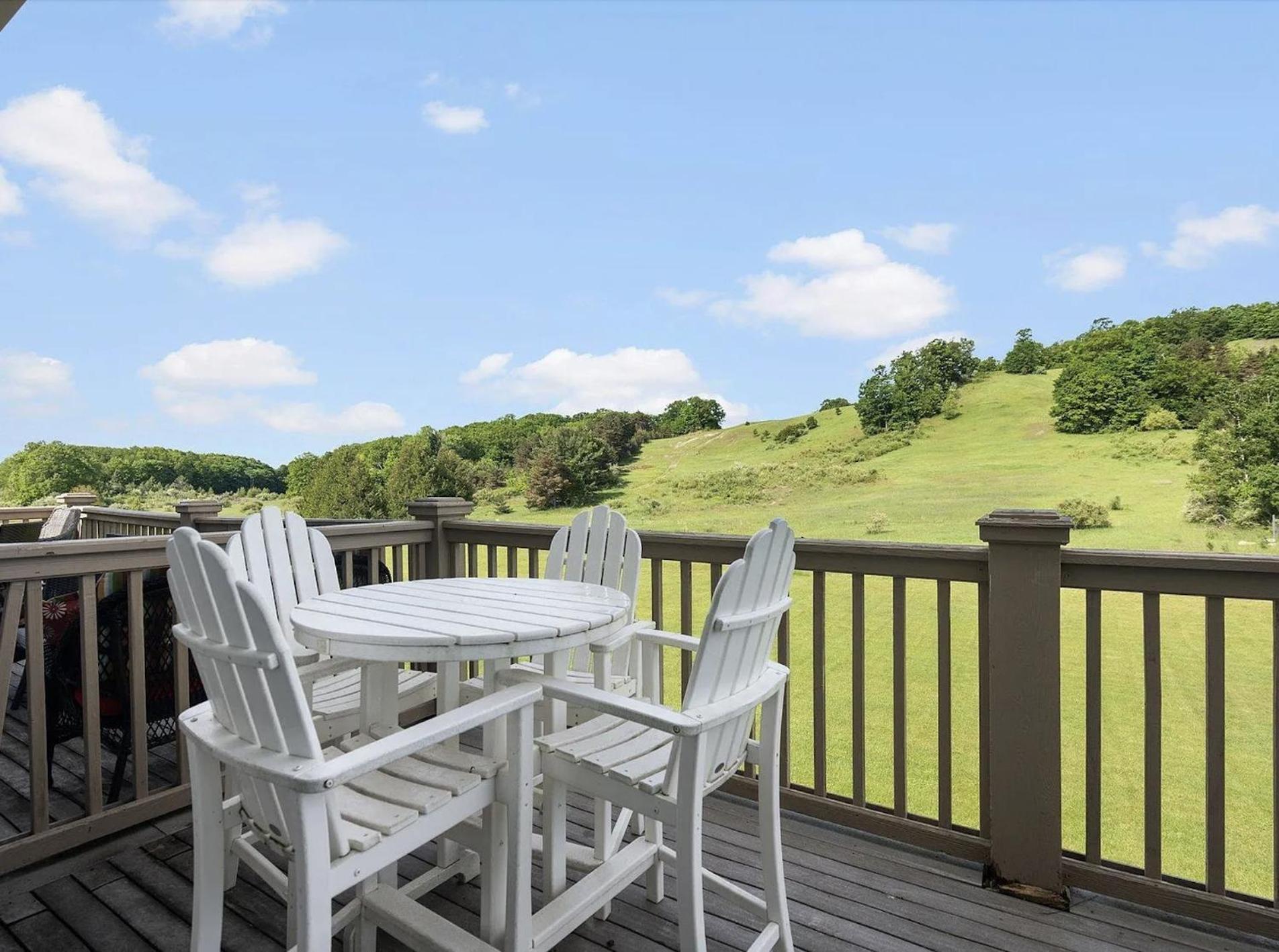 Townhouse w Pool 4bed 4bath, Michigan