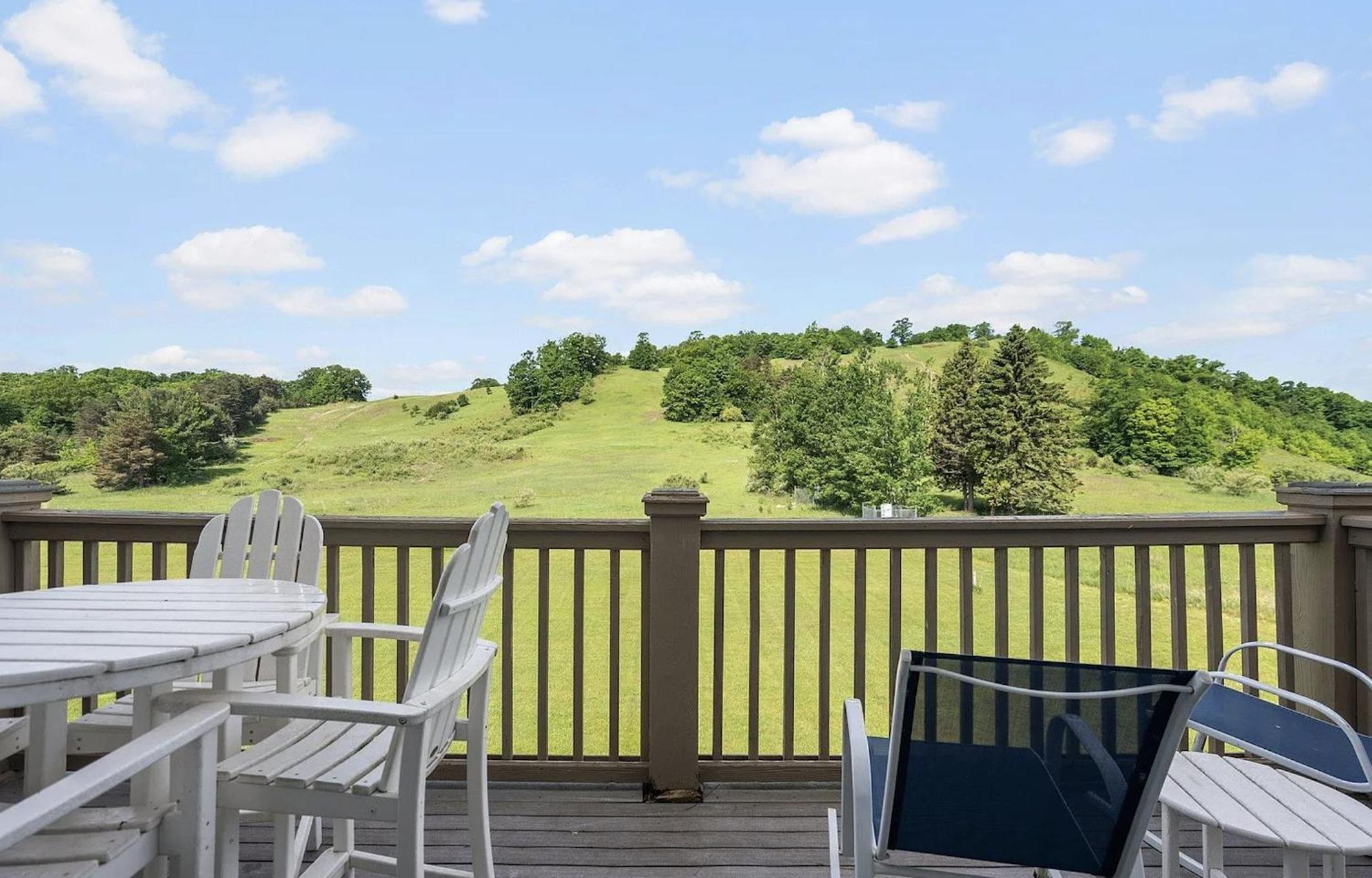 Townhouse w Pool 4bed 4bath, Michigan