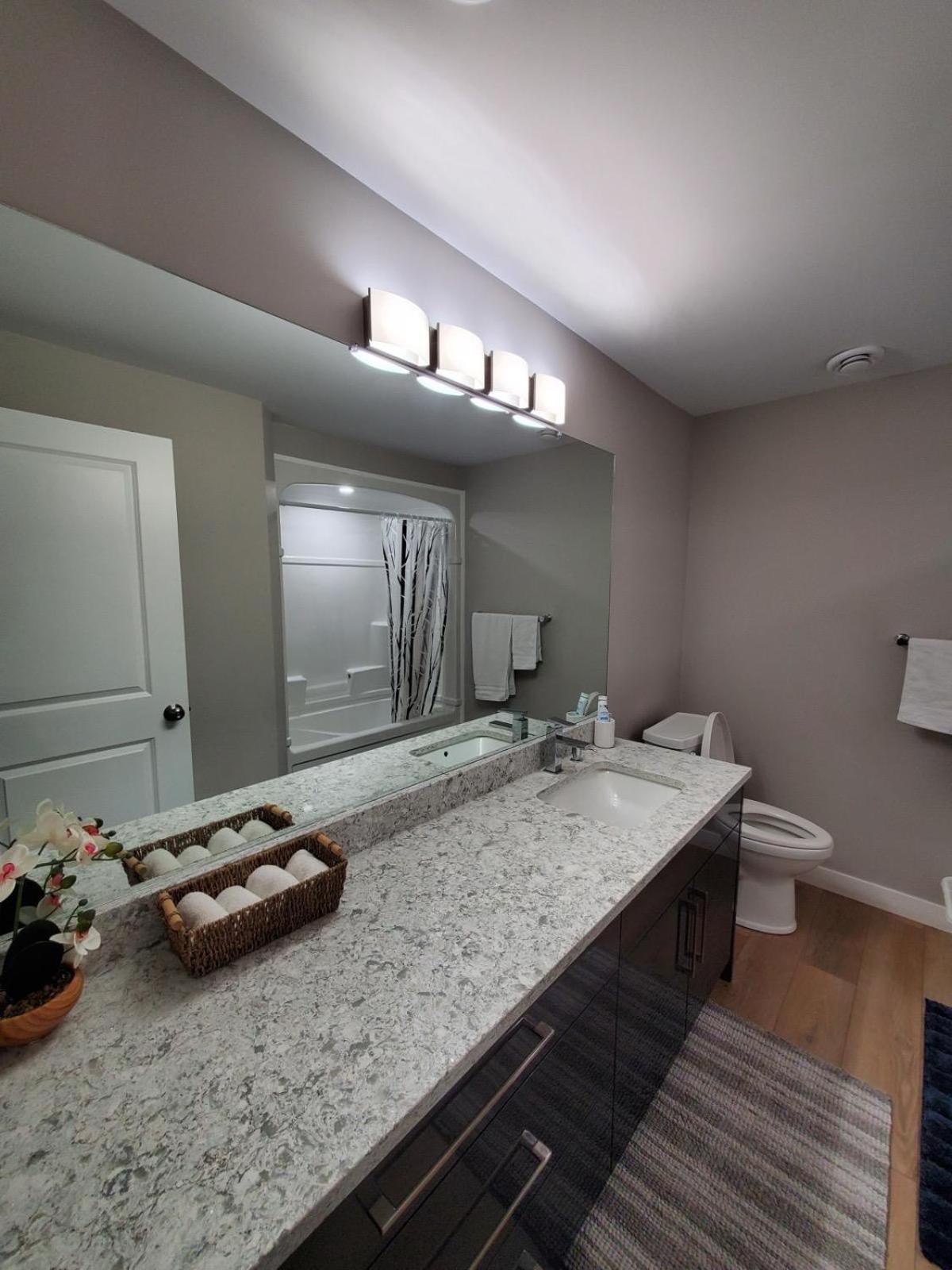 Private Entrance 2 Bed 1 Bath