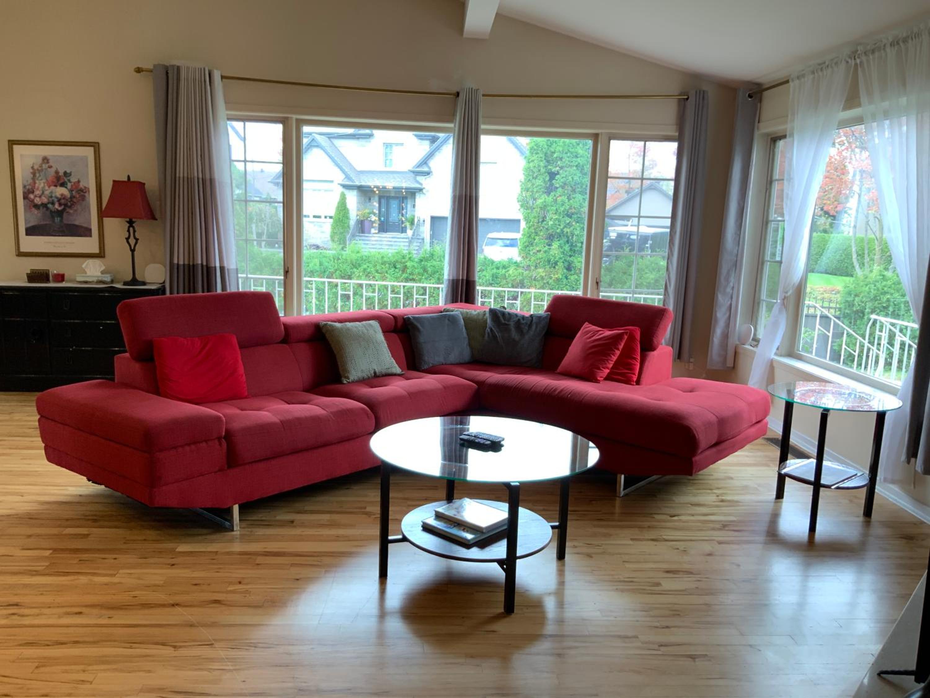 4 BDR Home with Indoor heated pool and party near Montreal