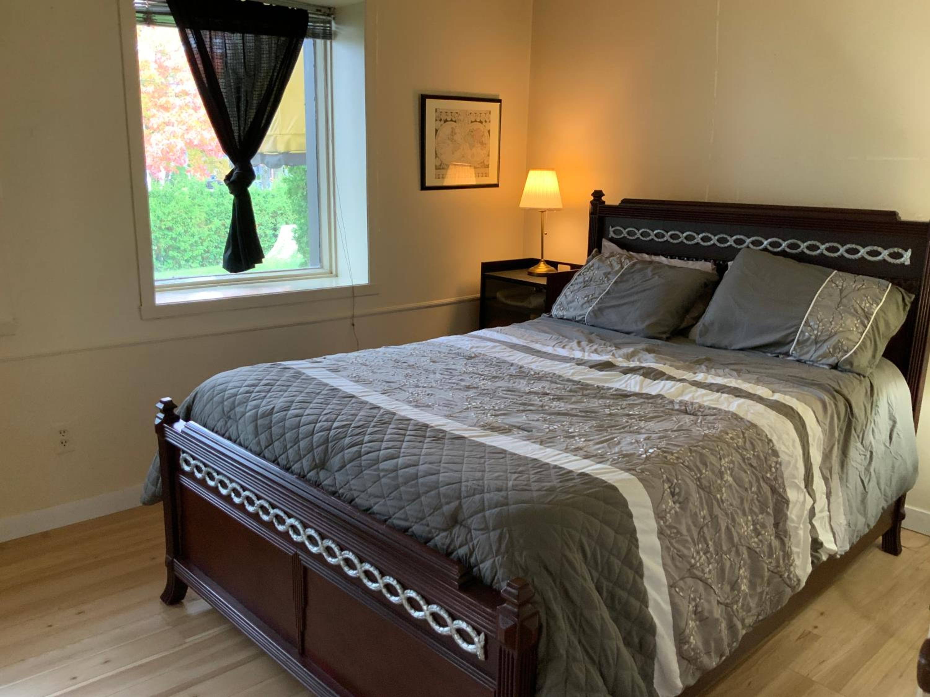 4 BDR Home with Indoor heated pool and party near Montreal