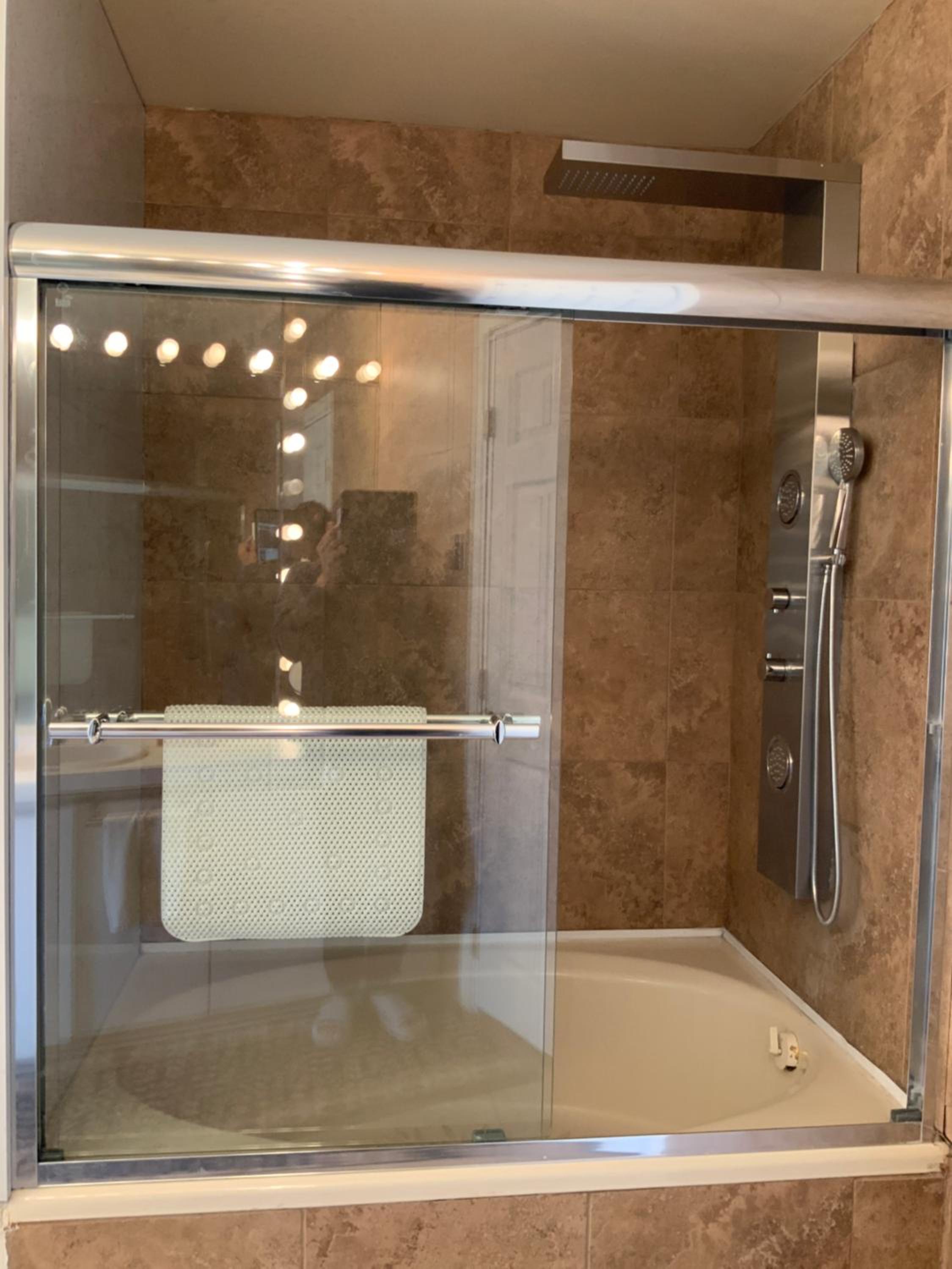 4 BDR Home with Indoor heated pool and party near Montreal