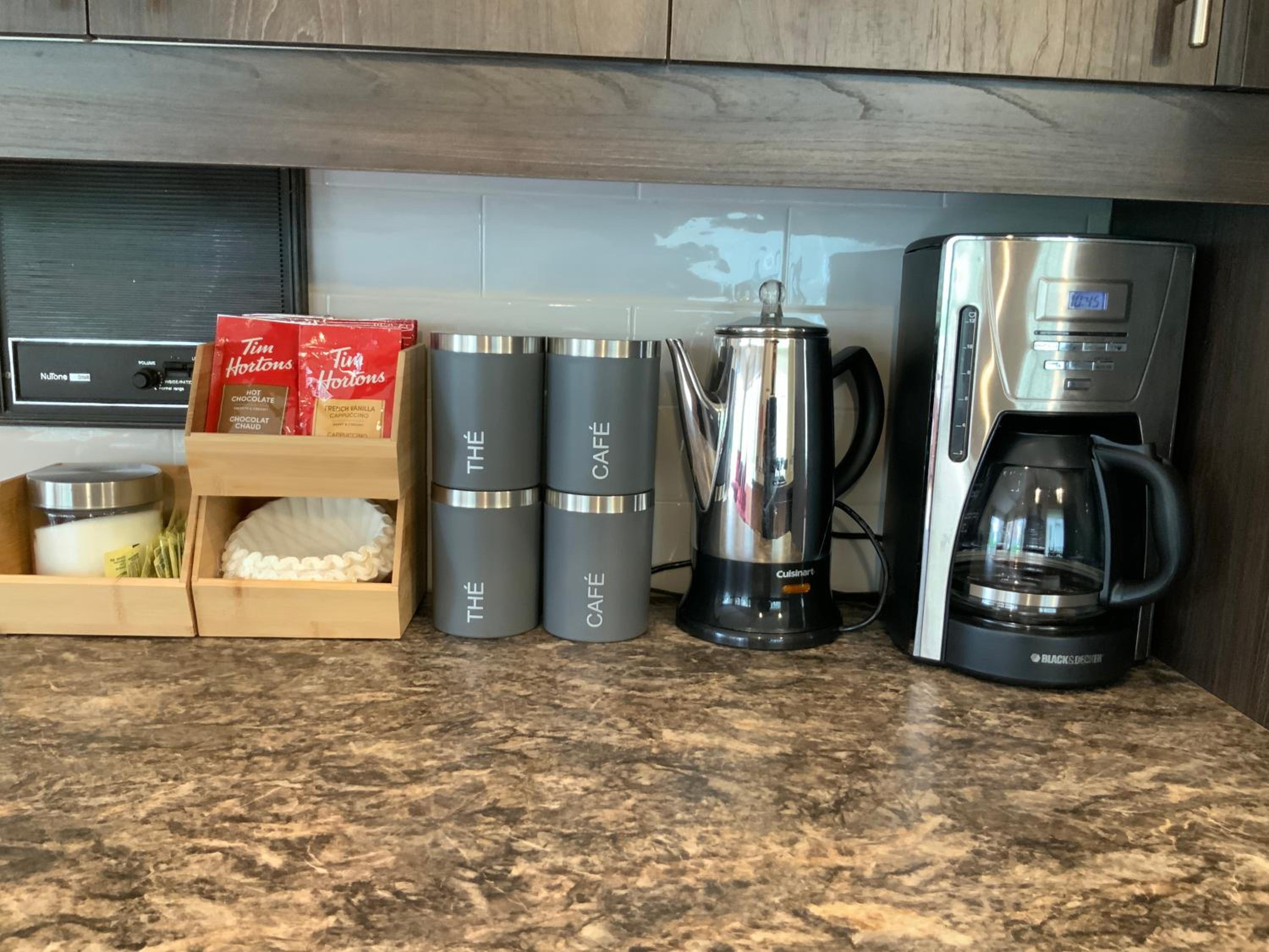 4 BDR Home with Indoor heated pool and party near Montreal