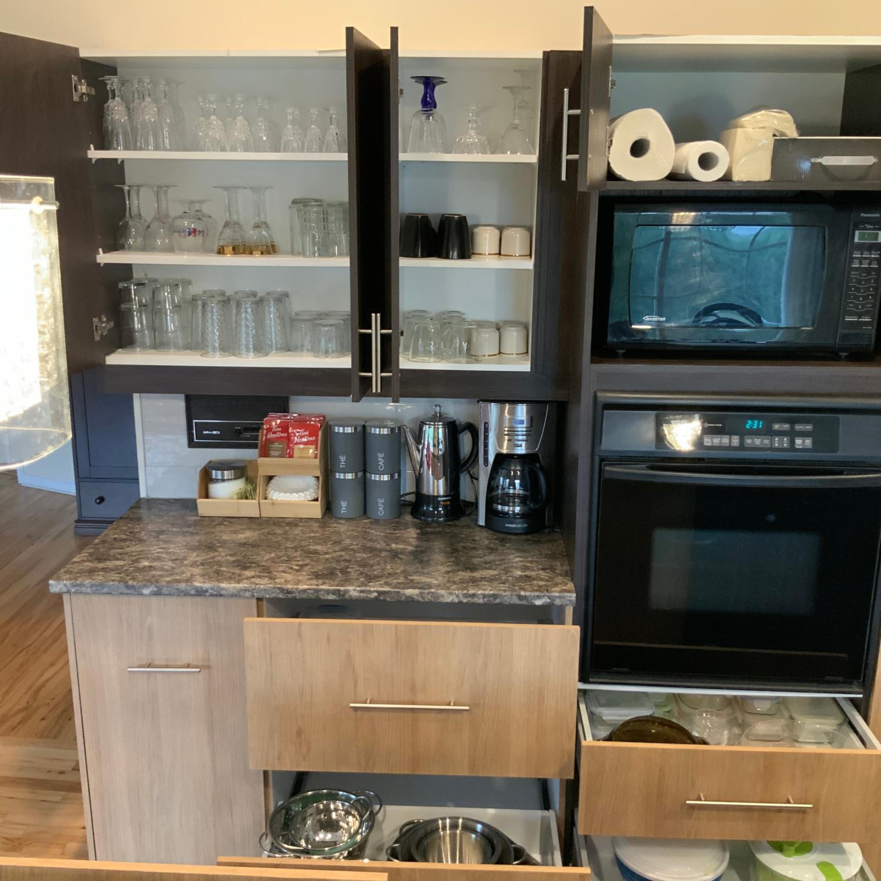 4 BDR Home with Indoor heated pool and party near Montreal
