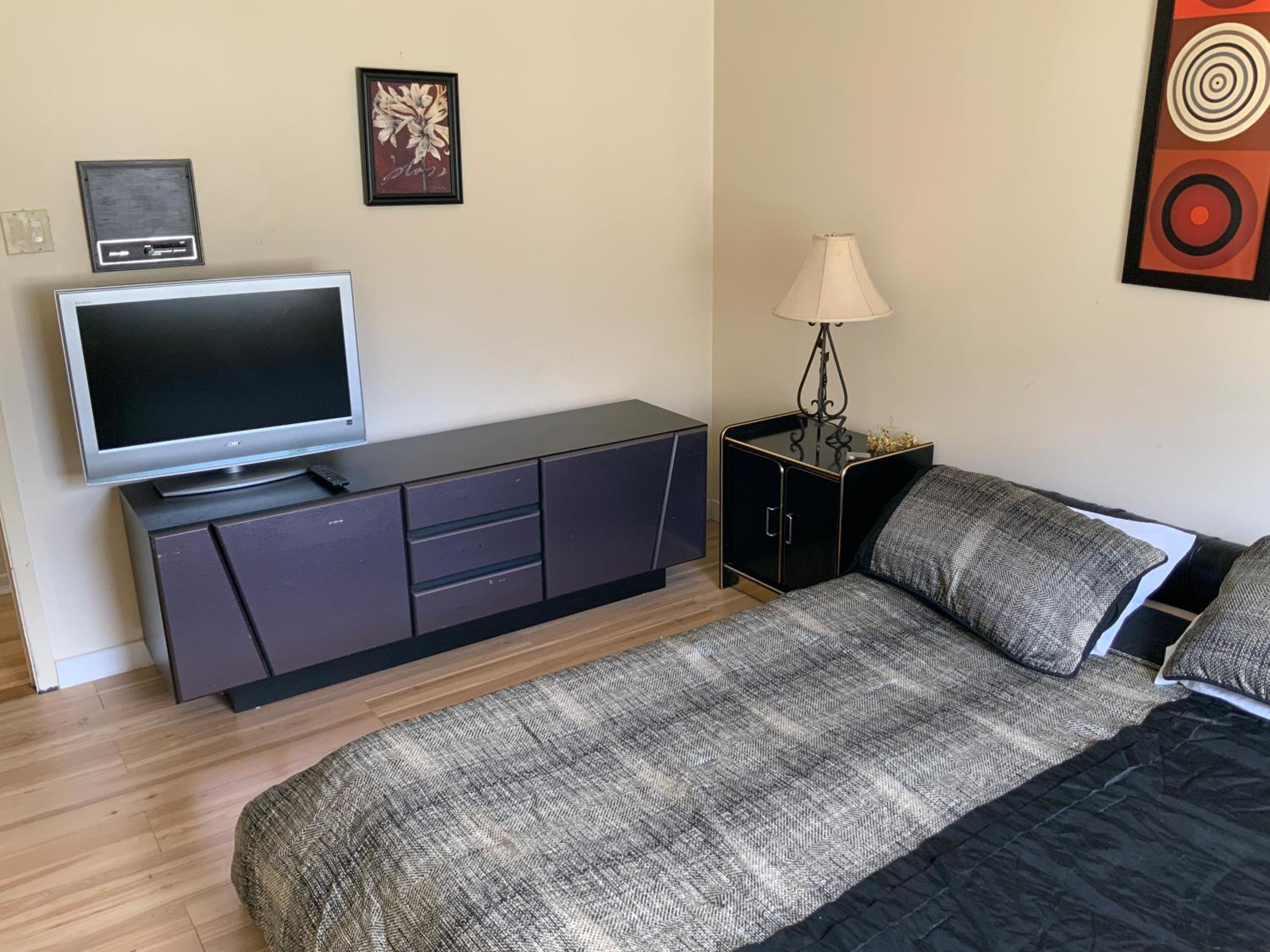 4 BDR Home with Indoor heated pool and party near Montreal