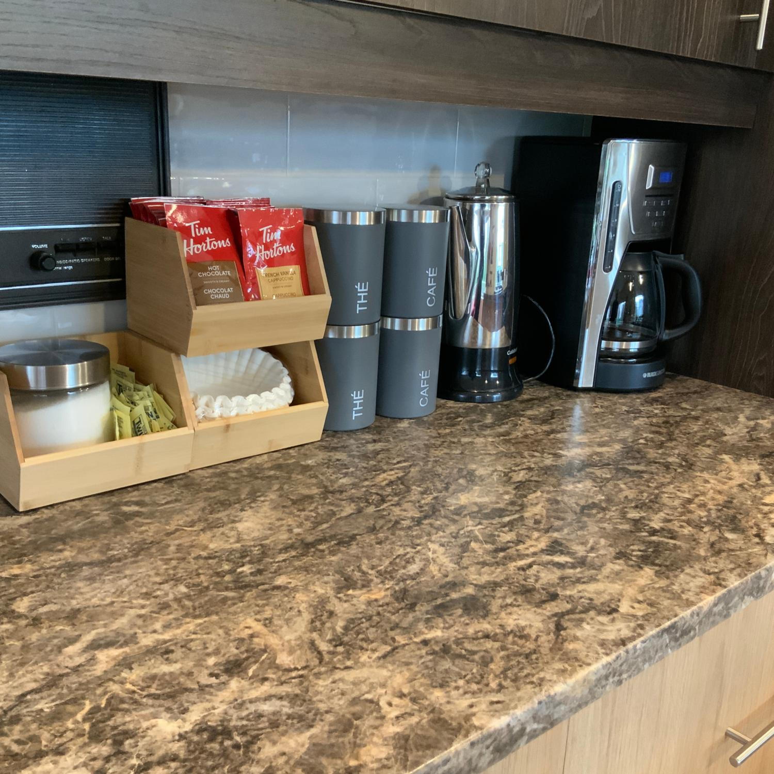 4 BDR Home with Indoor heated pool and party near Montreal