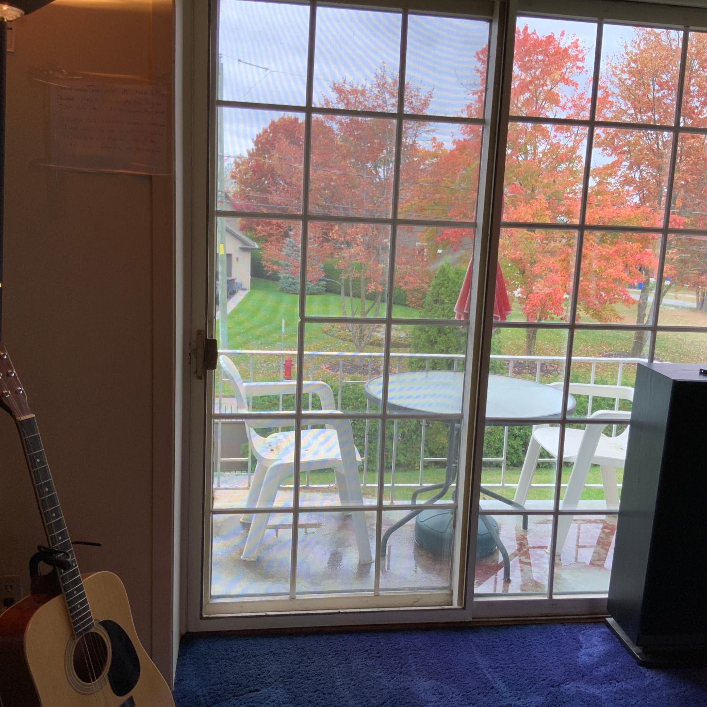 4 BDR Home with Indoor heated pool and party near Montreal