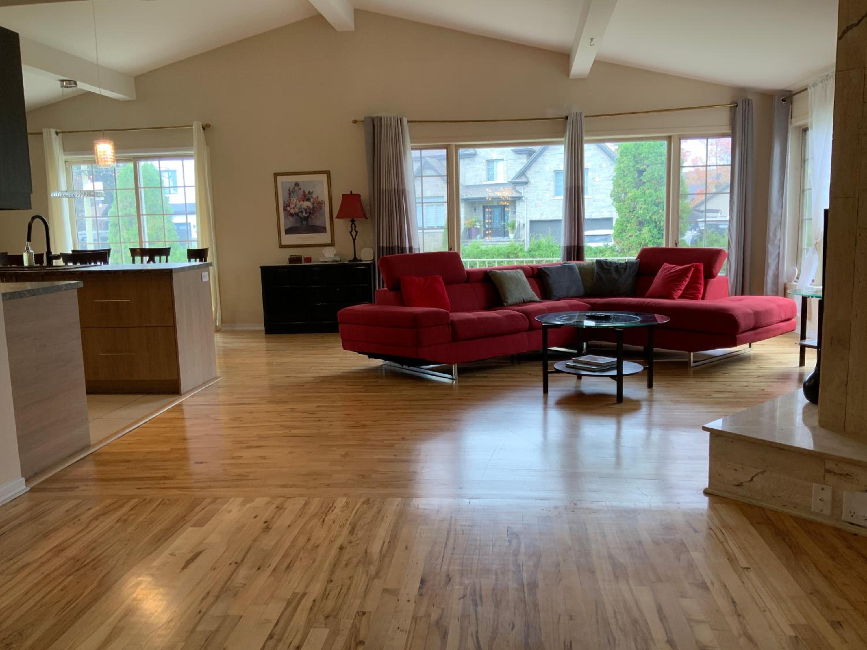 4 BDR Home with Indoor heated pool and party near Montreal