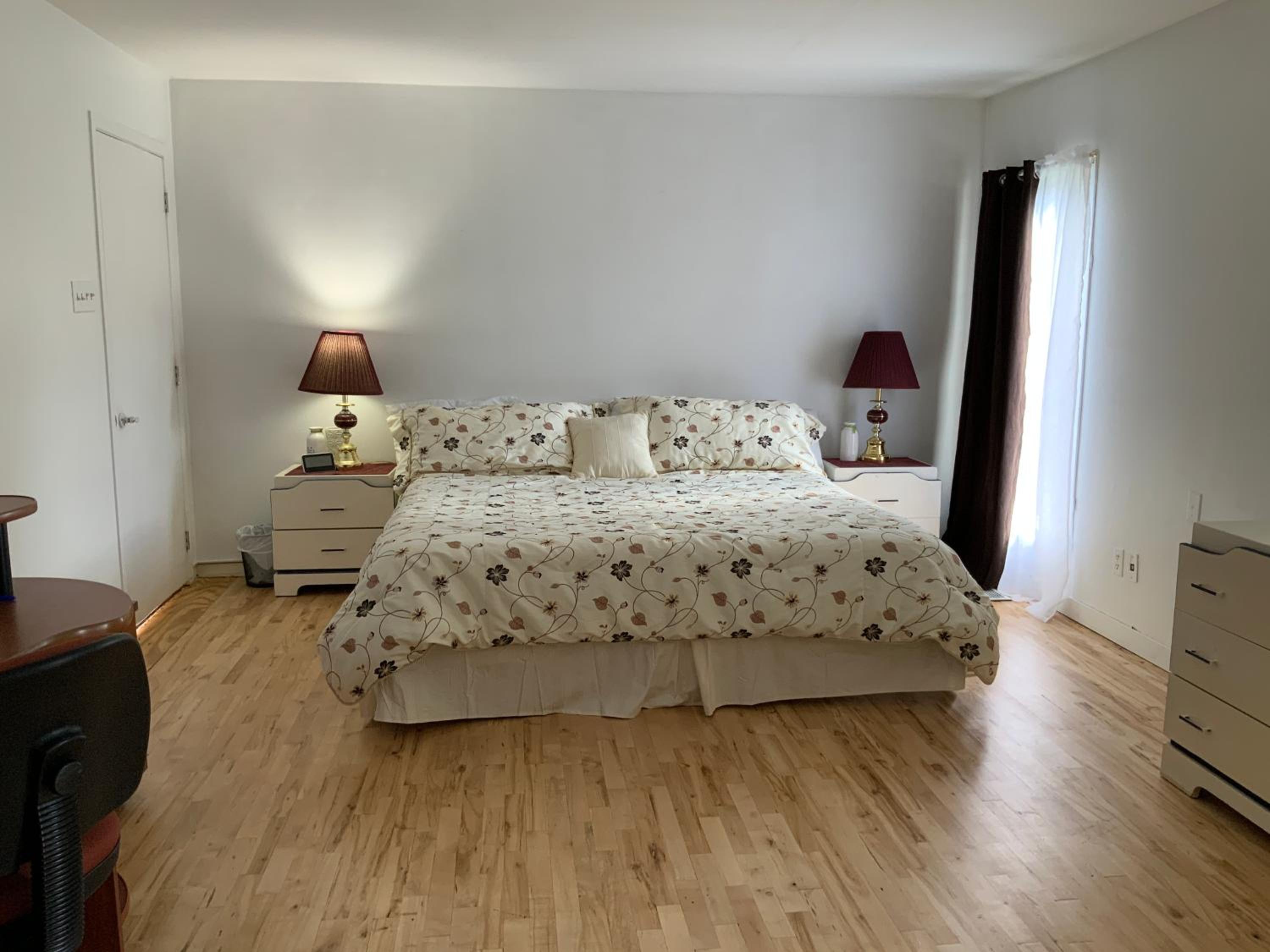 4 BDR Home with Indoor heated pool and party near Montreal