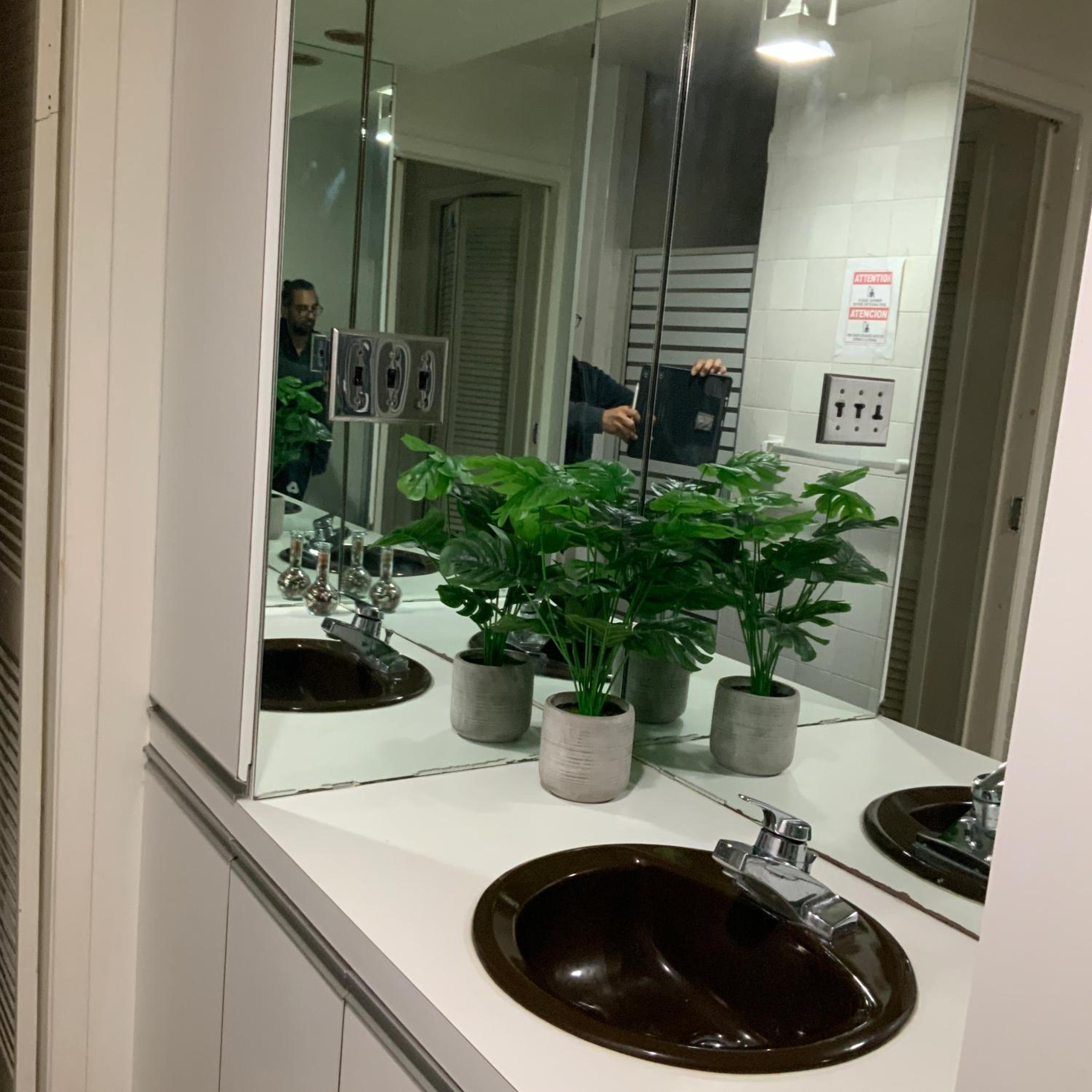 4 BDR Home with Indoor heated pool and party near Montreal