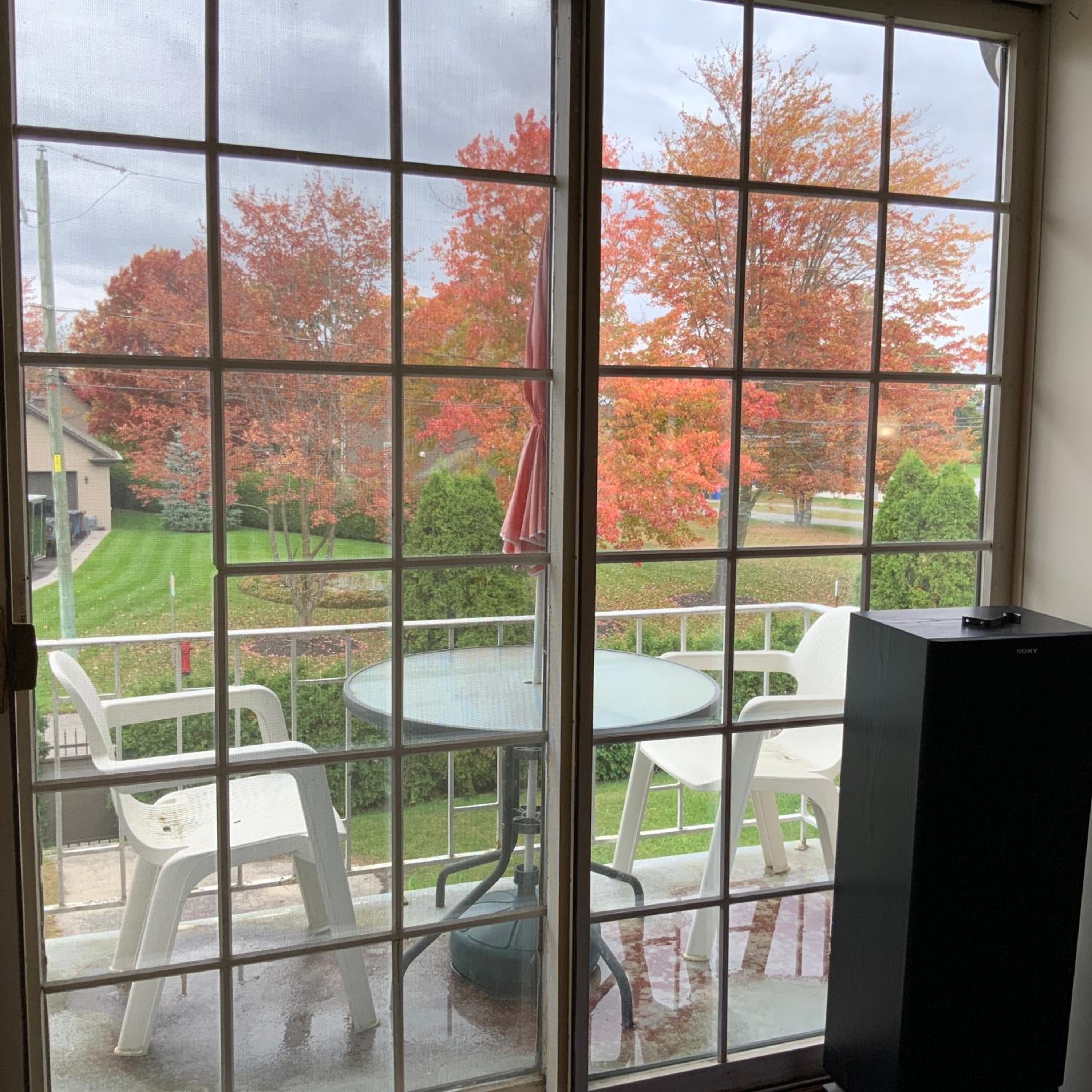 4 BDR Home with Indoor heated pool and party near Montreal