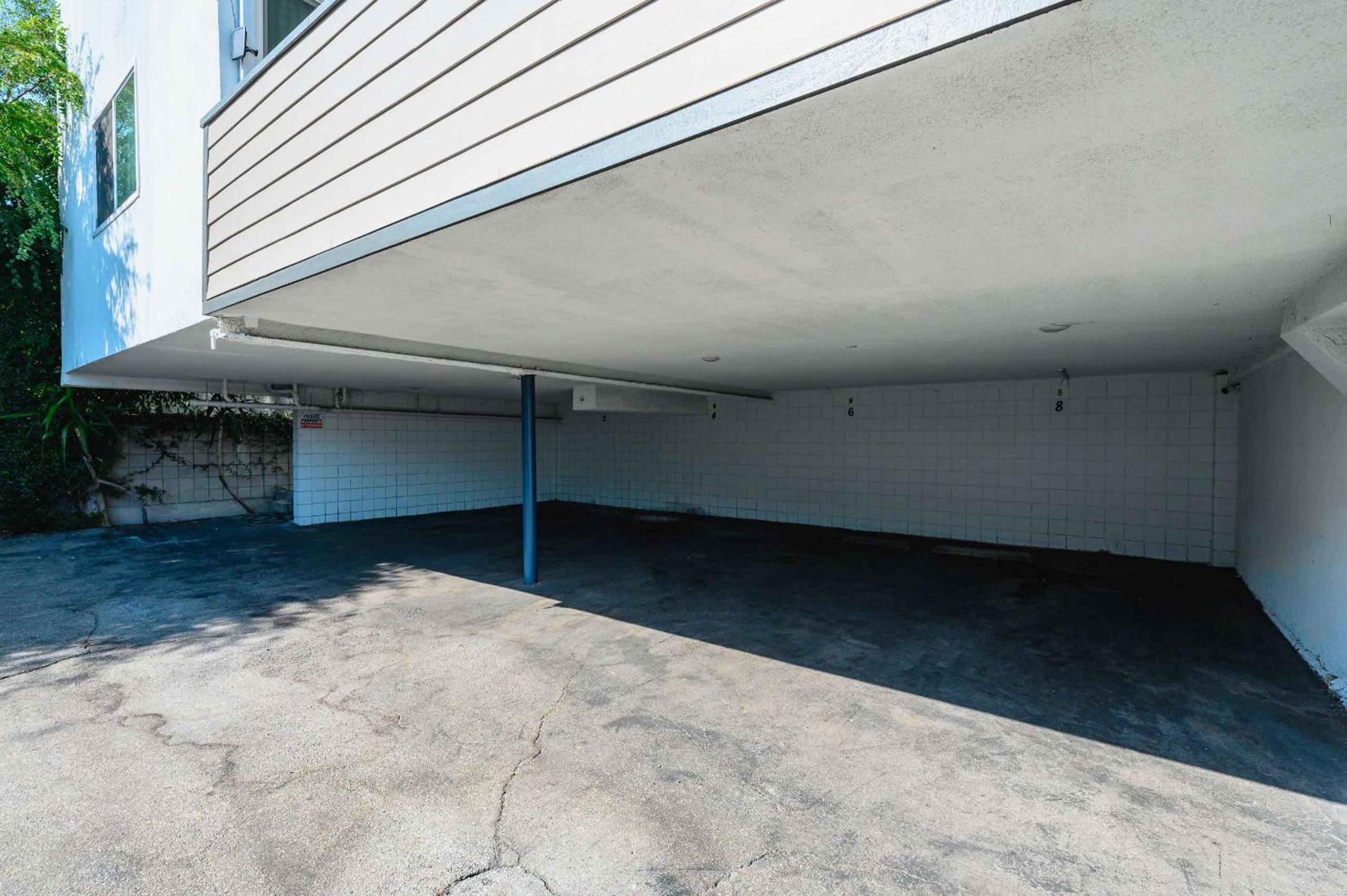 New renovated 2B2B APT Self checkin free parking 1 view 4