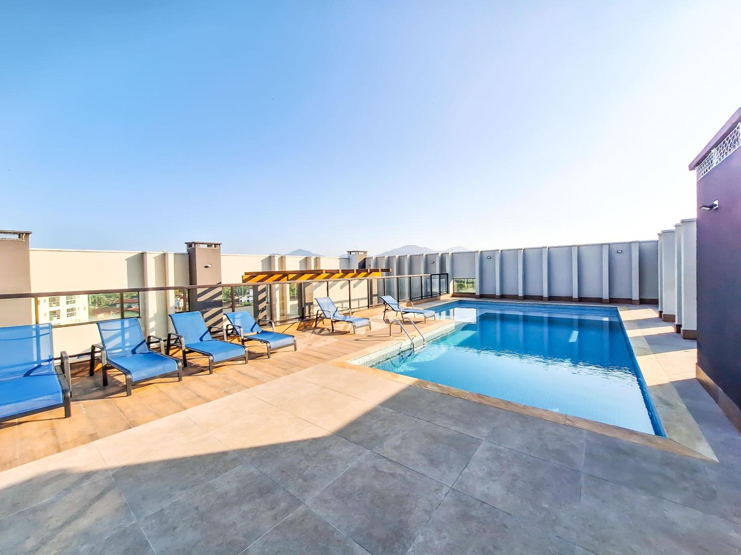 Studio Matira, próximo a praia, novo e moderno