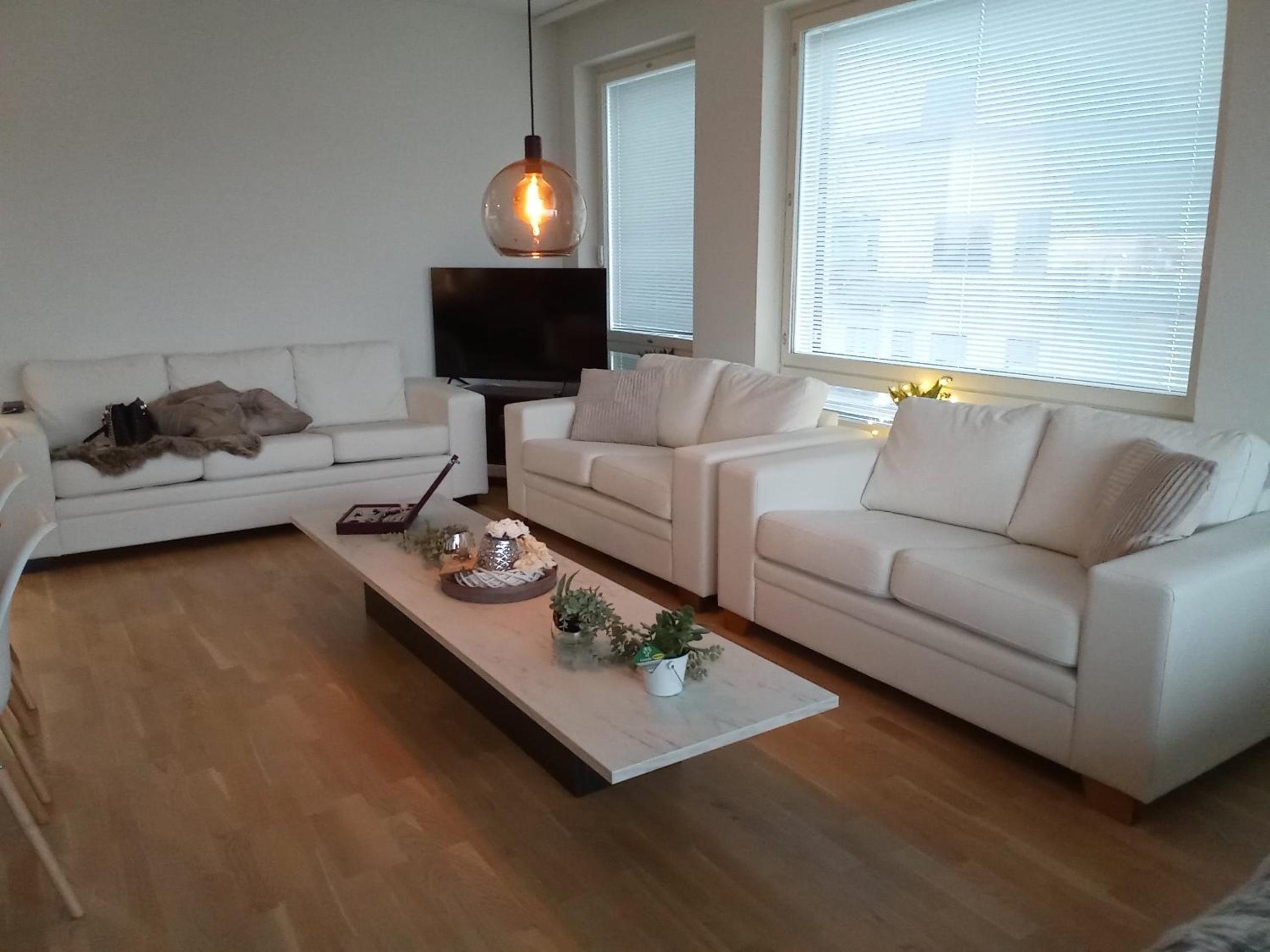 TAMPERE PENTHOUSE-tasokas moderni kaupunki huoneisto huipulla -ISO JACUZZI omalla KATTOTERASSILLA - AURINKOTUOLIT ja Aurinko odottaa Sinua - huikea maisema