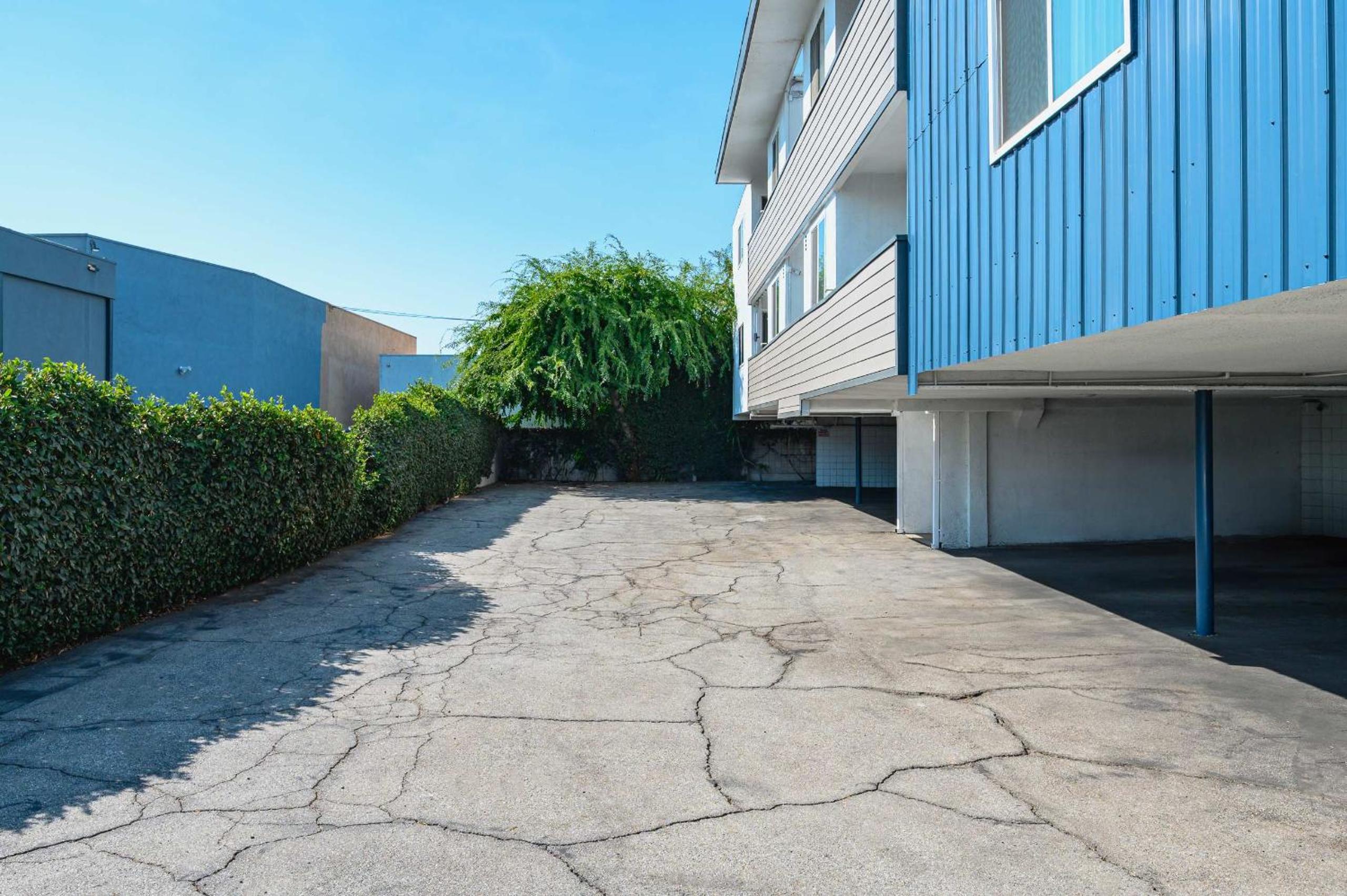 Newly Remodeled 2B2B Apartment in Altadena view 4