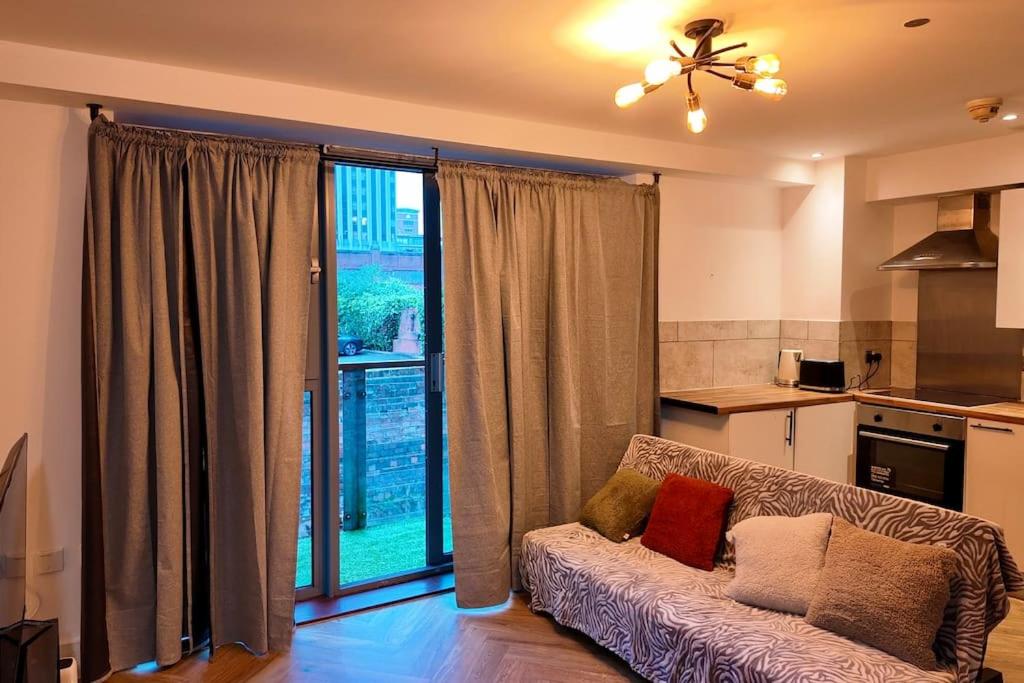 1bedroom city centre apartment view 3