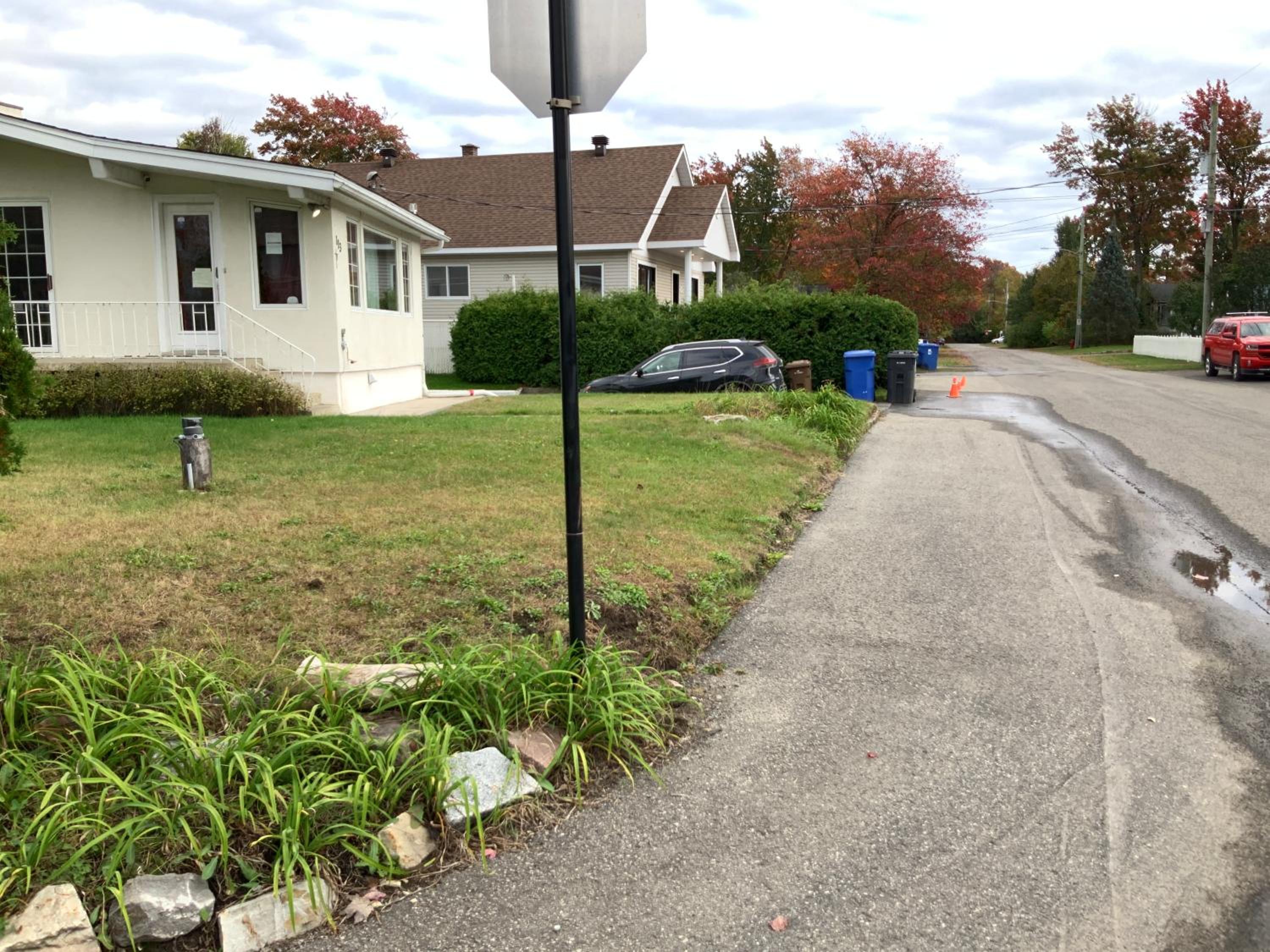 4 BDR Home with Indoor heated pool and party near Montreal