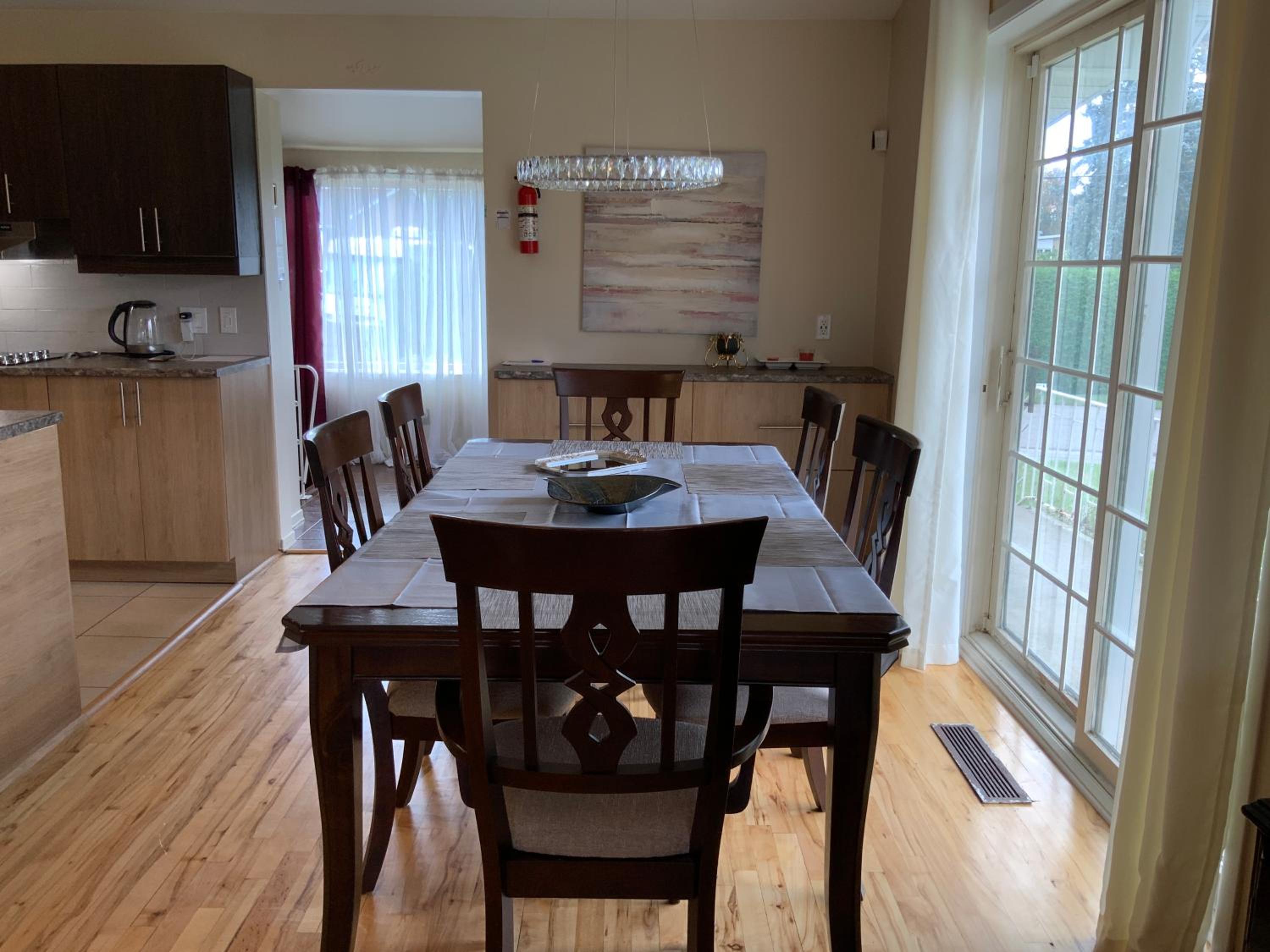 4 BDR Home with Indoor heated pool and party near Montreal