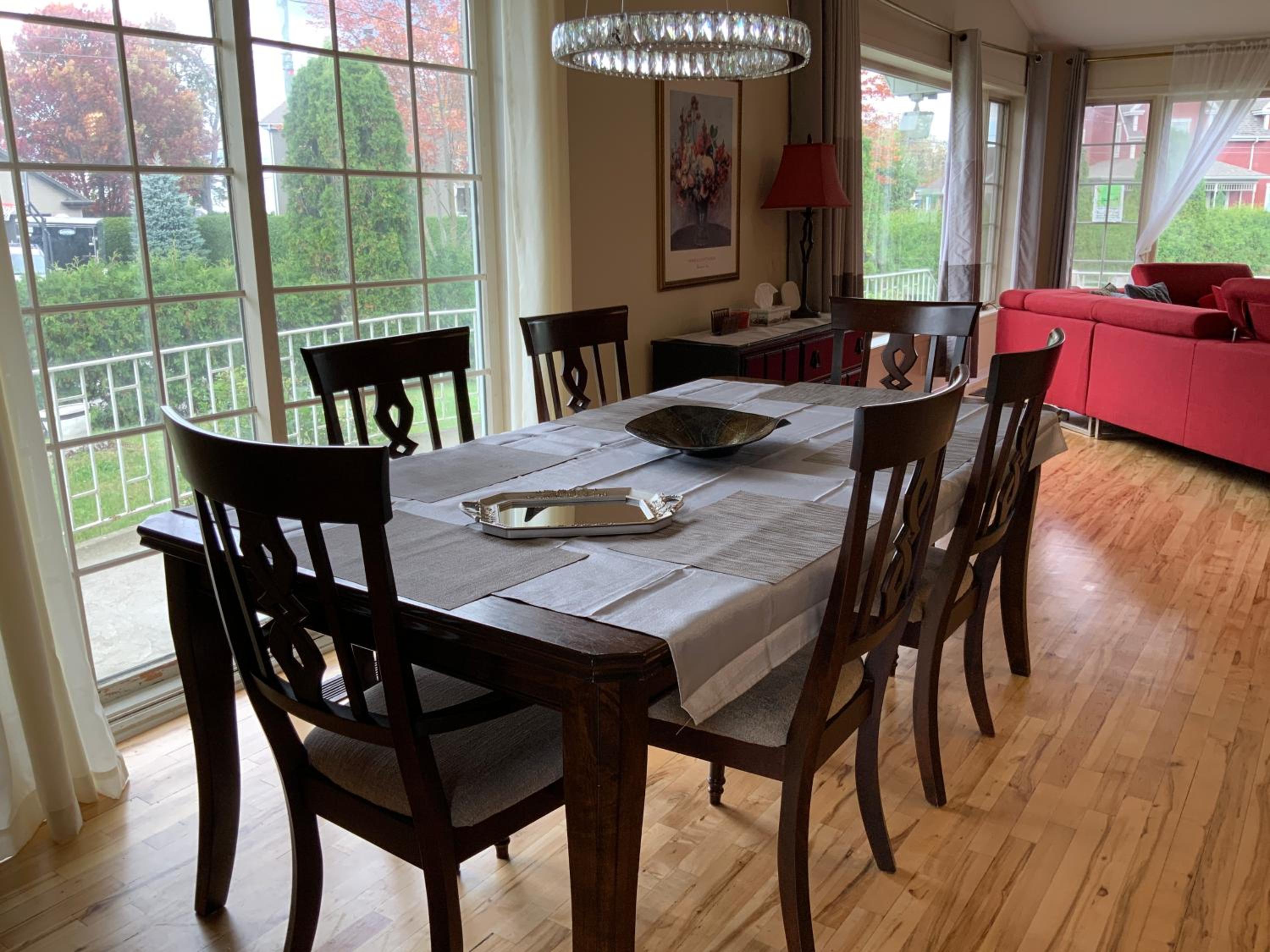 4 BDR Home with Indoor heated pool and party near Montreal