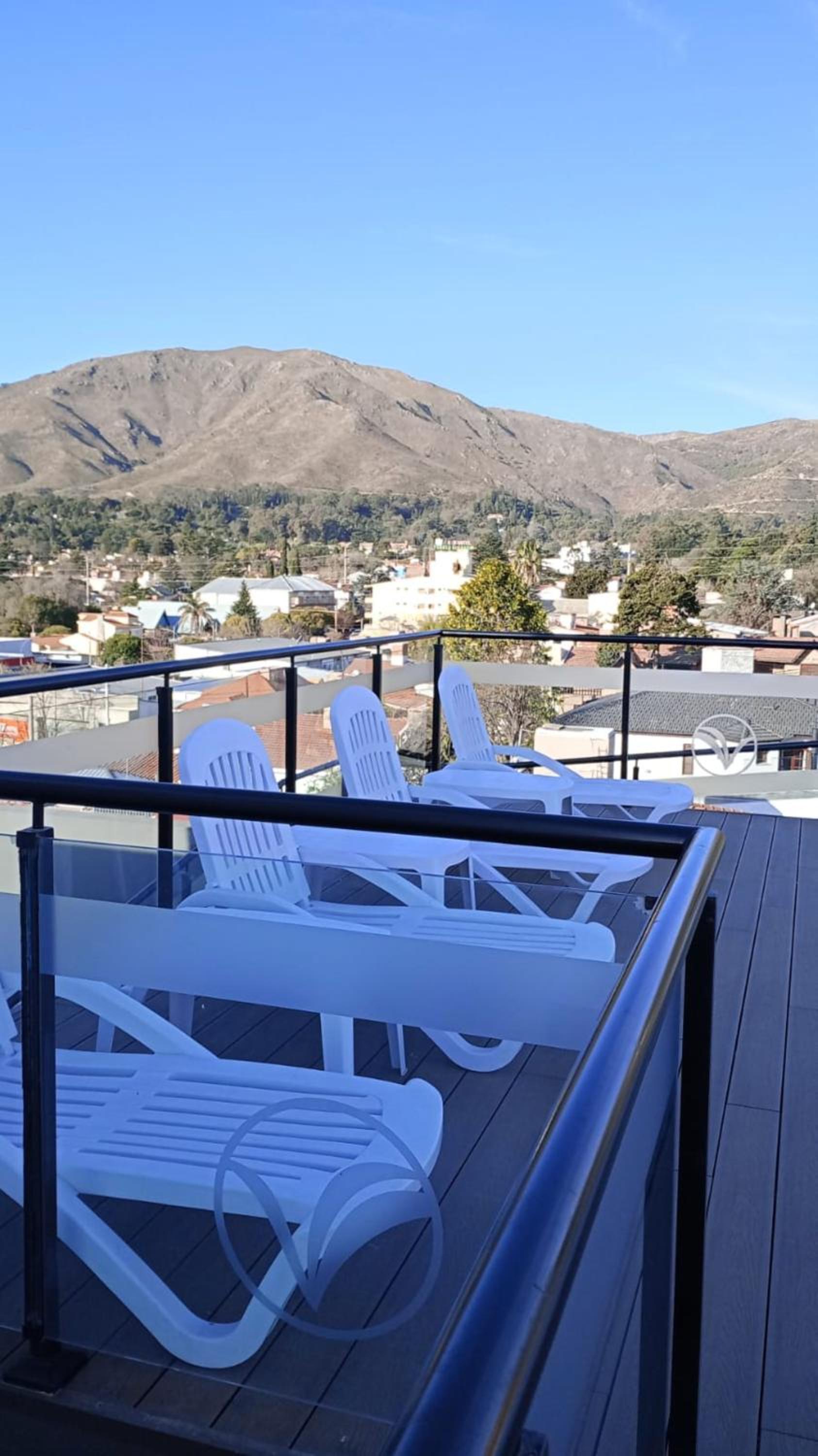 Samsara La Falda- Depto con con cochera cubierta-piscina -AC-calefaccion-SUM-vistas a las montañas-WIFI-a 100 mts de Av principal