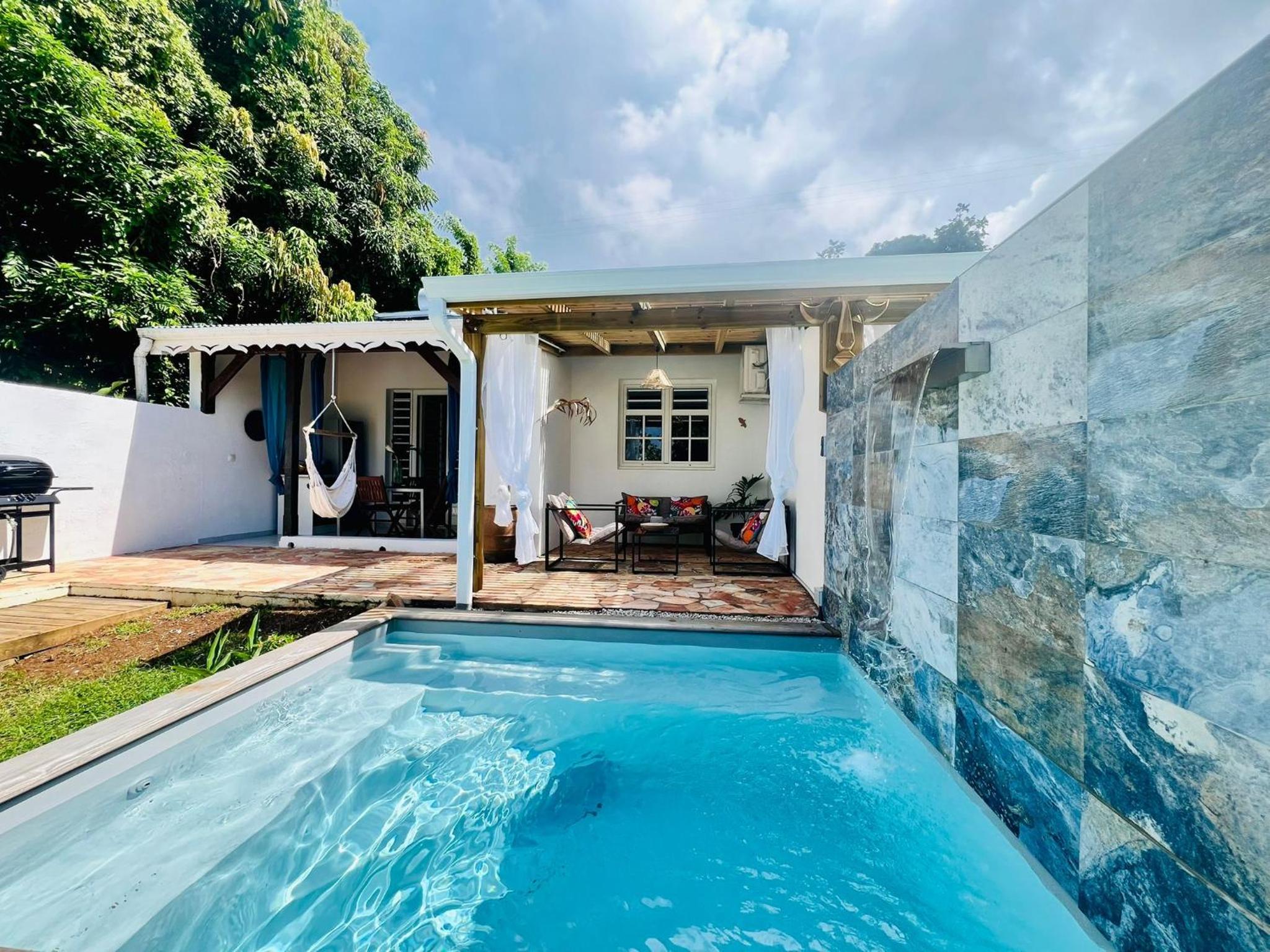 Géko, piscine, jardin, paisible view 3