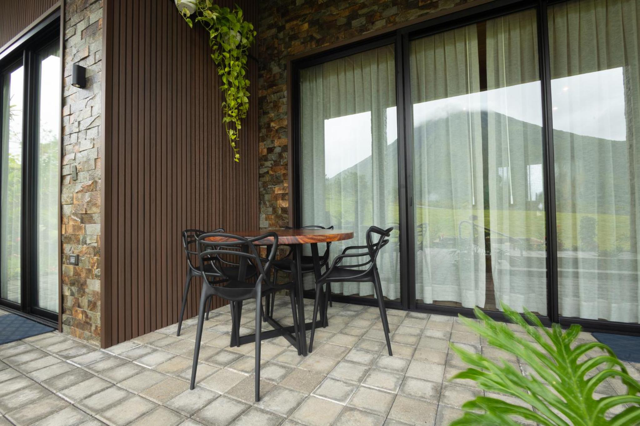 Villas Jawara ! Un Volcán en su Jardín !