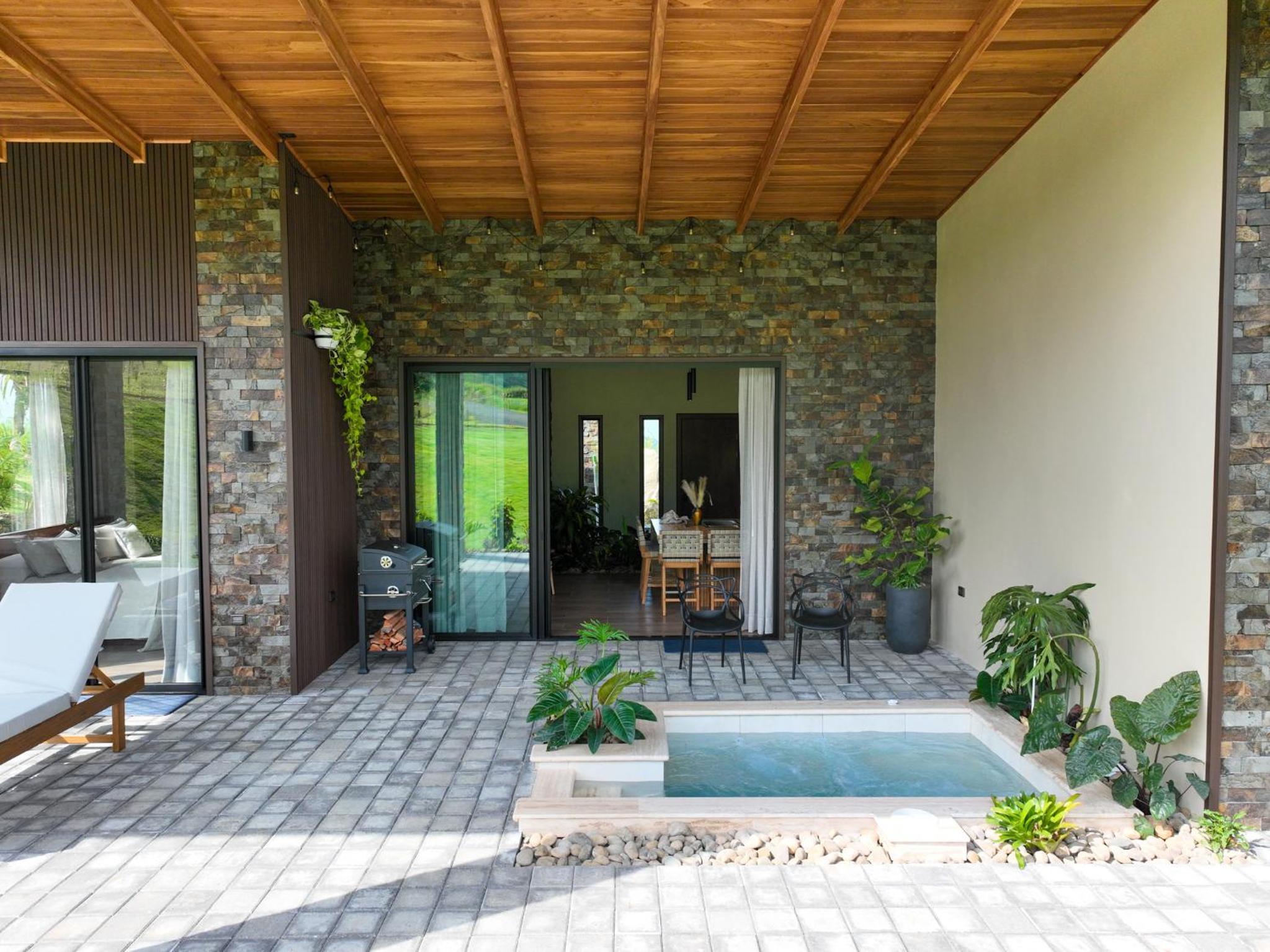 Villas Jawara ! Un Volcán en su Jardín !