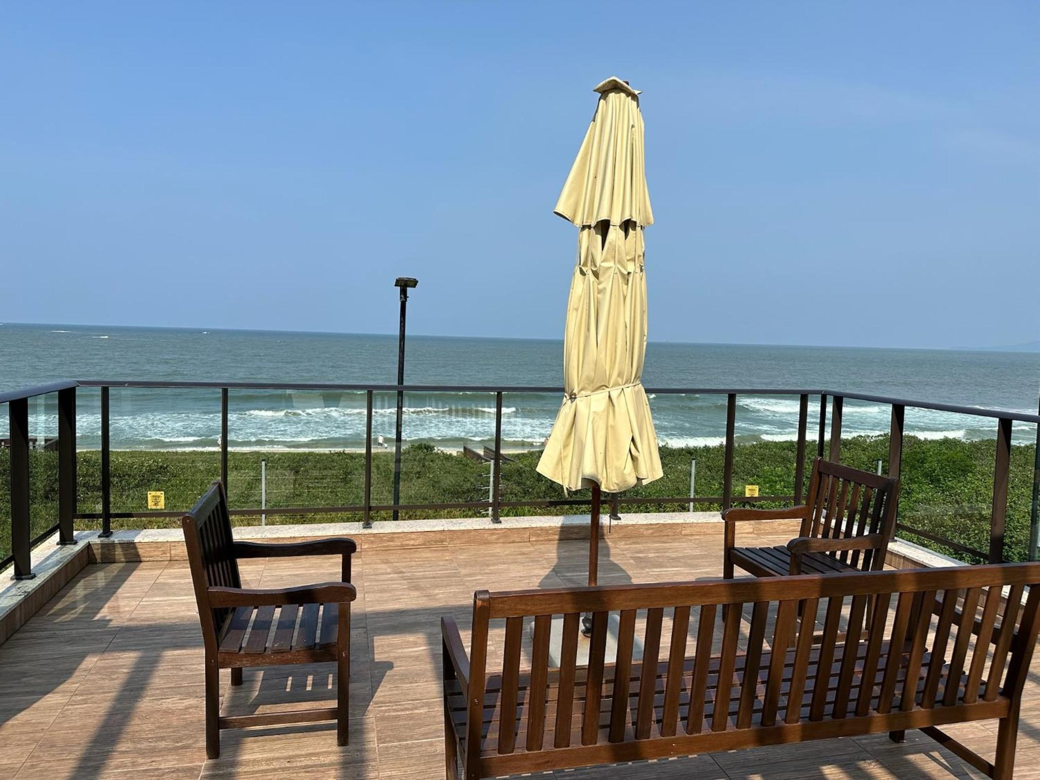 Apartamento em Condomínio Club Frente Mar - 20 min do Beto Carrero World