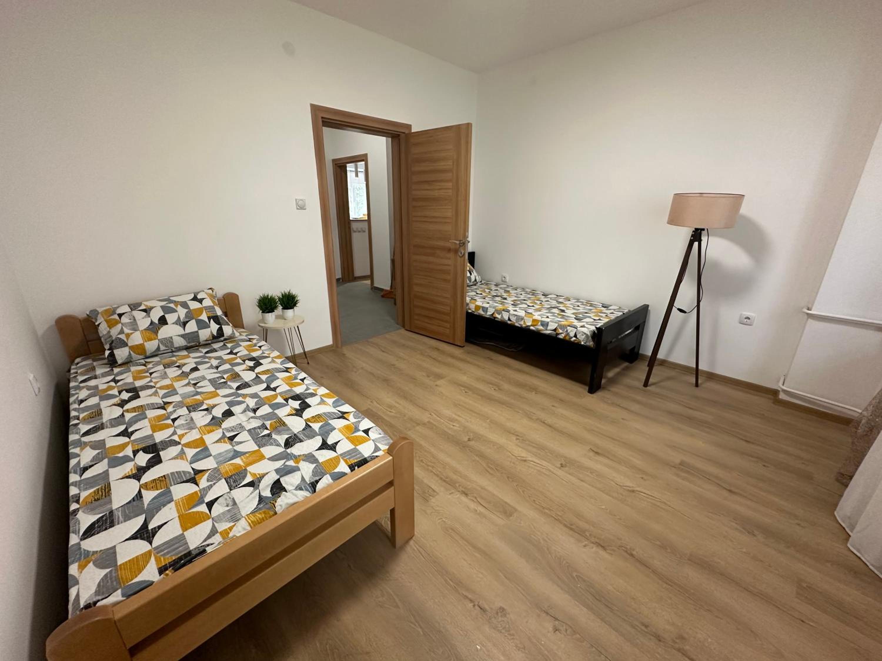 Ira's Square 2 Bedroom Apt Free Parking view 4