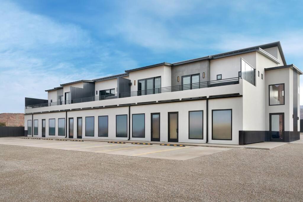 Hotel Vizcaya #3 - Moabs Newest Luxury Rental - Private Hot Tub