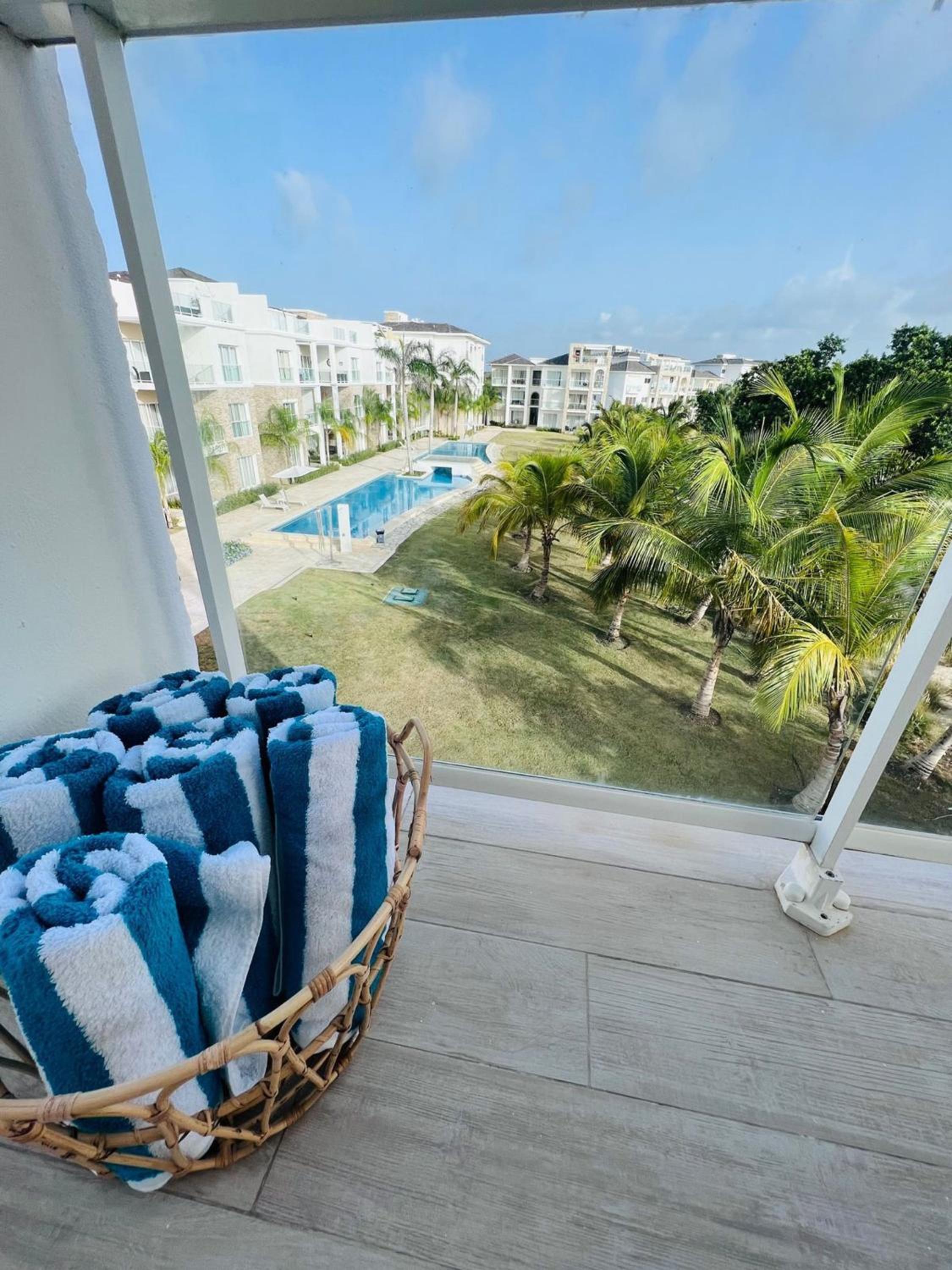 2-Bdr Condo with Lake Views & Hard Rock Golf C. view 3