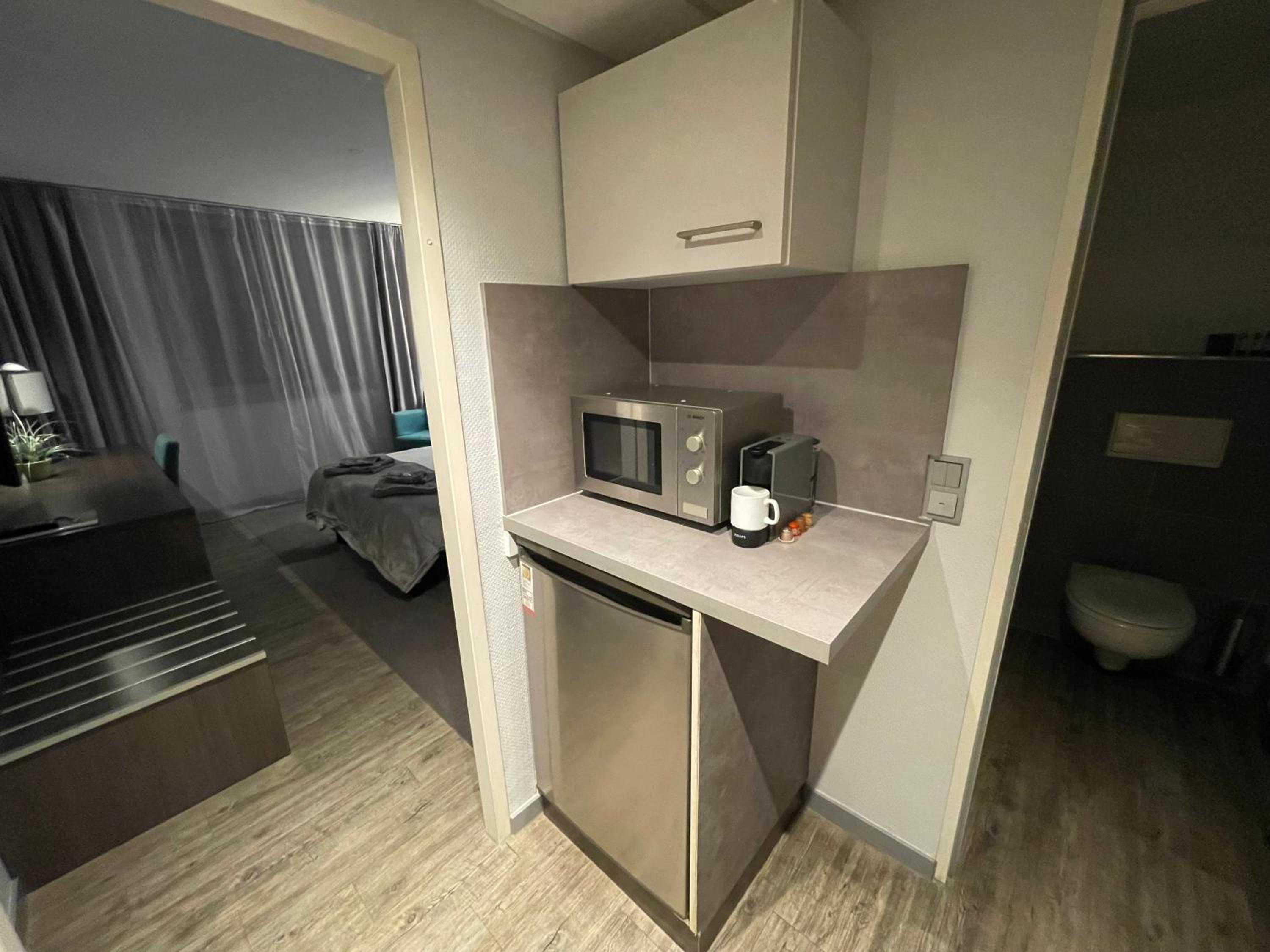 4* Boutique Zimmer am Düsseldorf Hafen + ÖPNV & TG