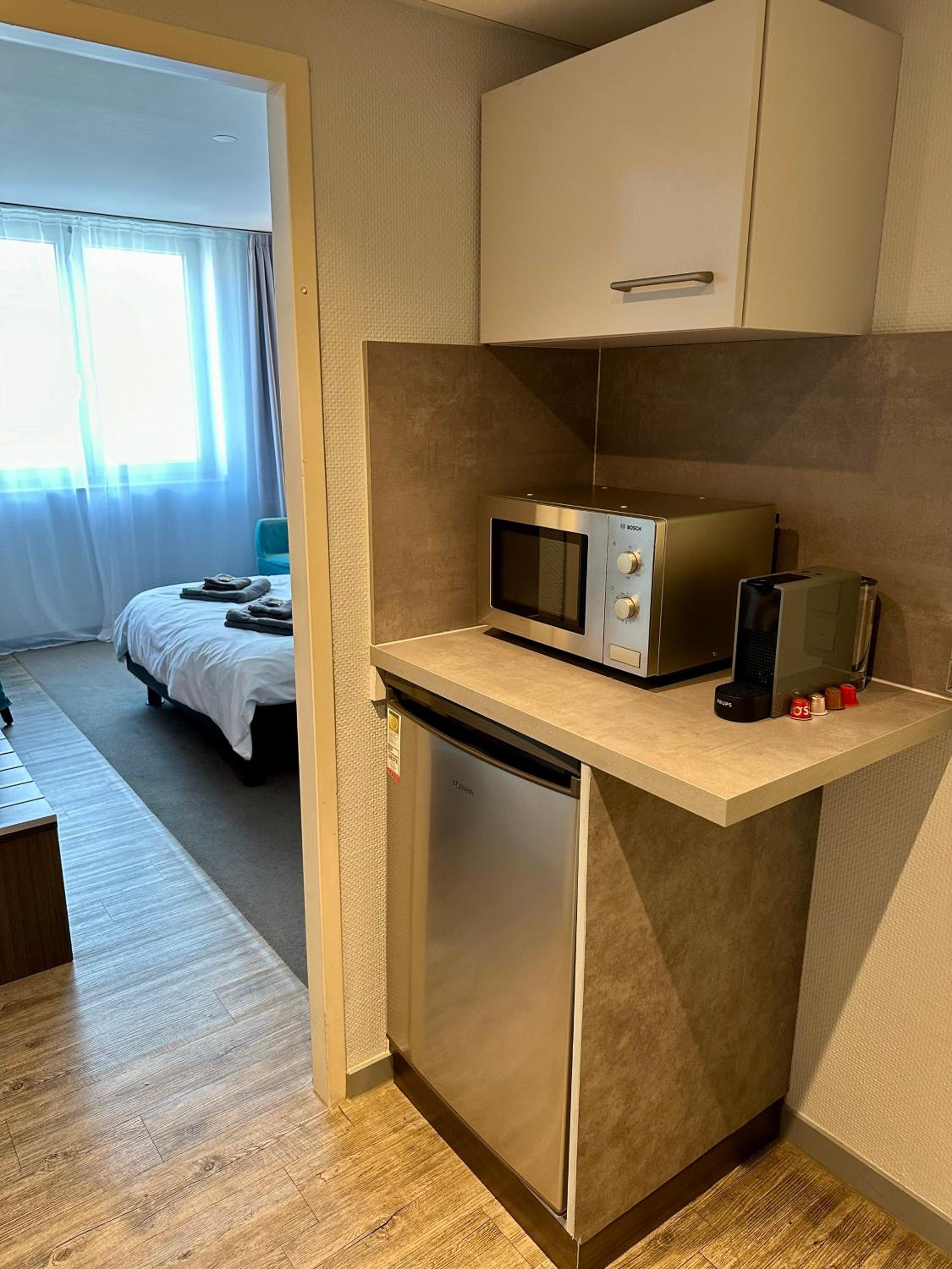 4* Boutique Zimmer am Düsseldorf Hafen + ÖPNV & TG