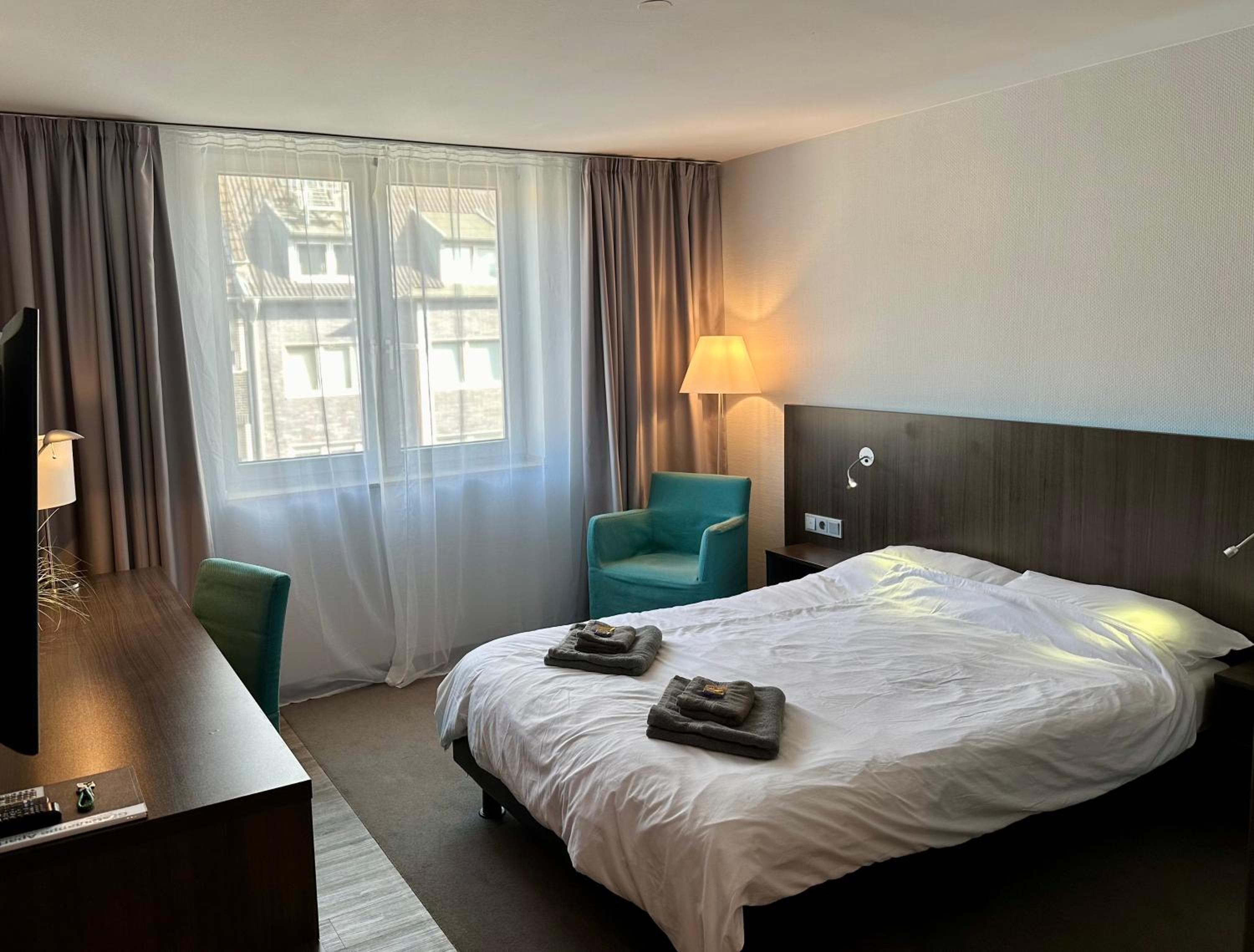 4* Boutique Zimmer am Düsseldorf Hafen + ÖPNV & TG