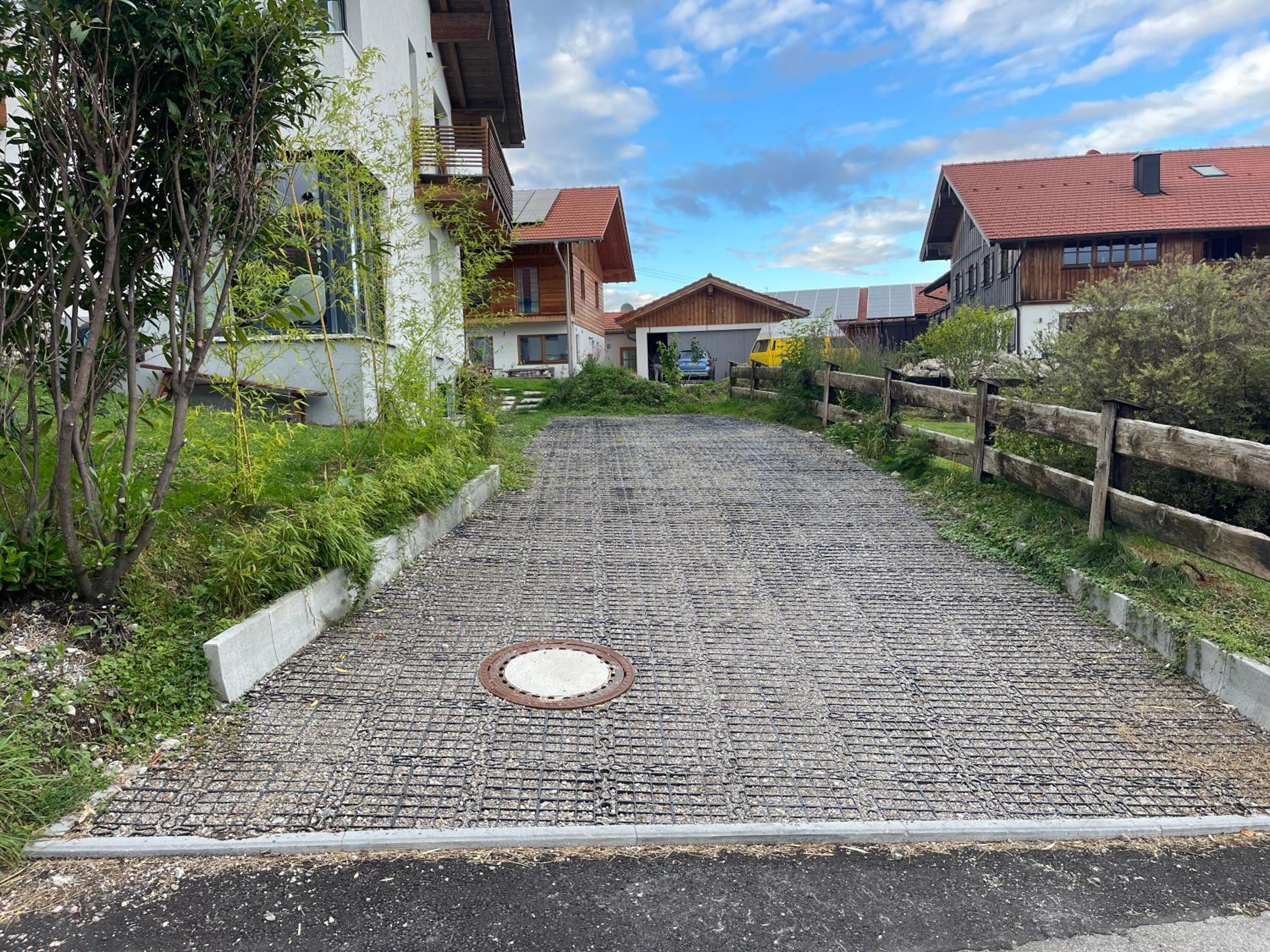 Architect-Apartments 80qm 3 Schlafzimmer, integrierter Küche und Bad, 2min von A8, Garten mit Sitzgruppe, ruhig und modern