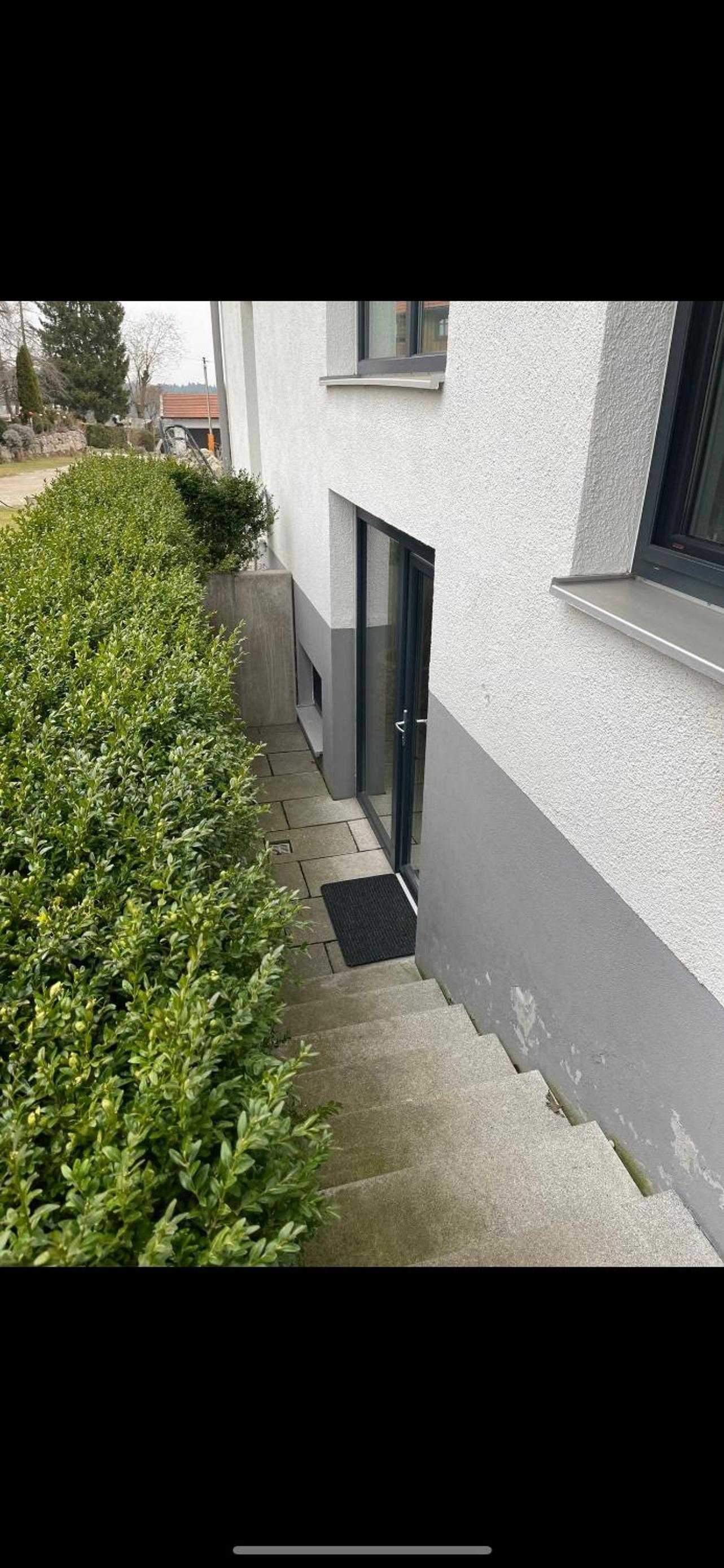 Architect-Apartments 80qm 3 Schlafzimmer, integrierter Küche und Bad, 2min von A8, Garten mit Sitzgruppe, ruhig und modern